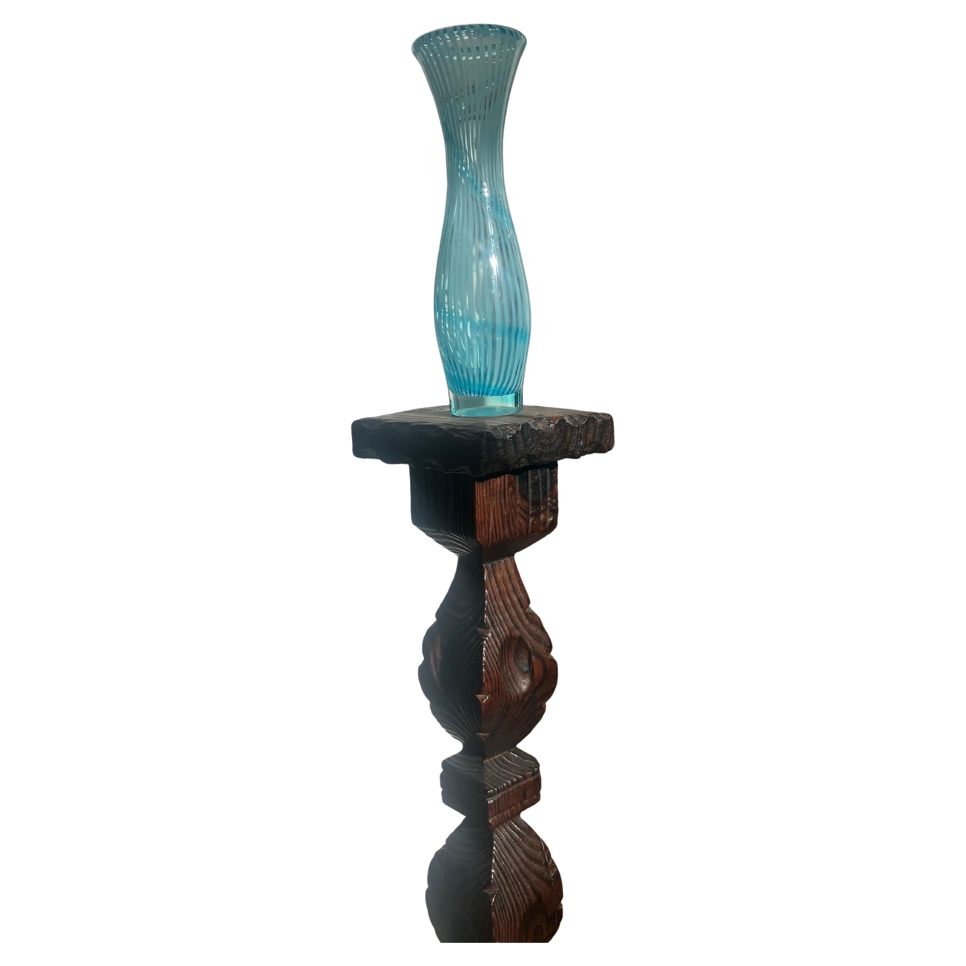 Jarrón italiano de cristal de Murano de color turquesa claro con motivos en espiral. 

El jarrón tiene una forma orgánica y graciosa, y es muy moderno aunque tenga más de 50 años. 

Sin arañazos ni grietas - perfecto estado.