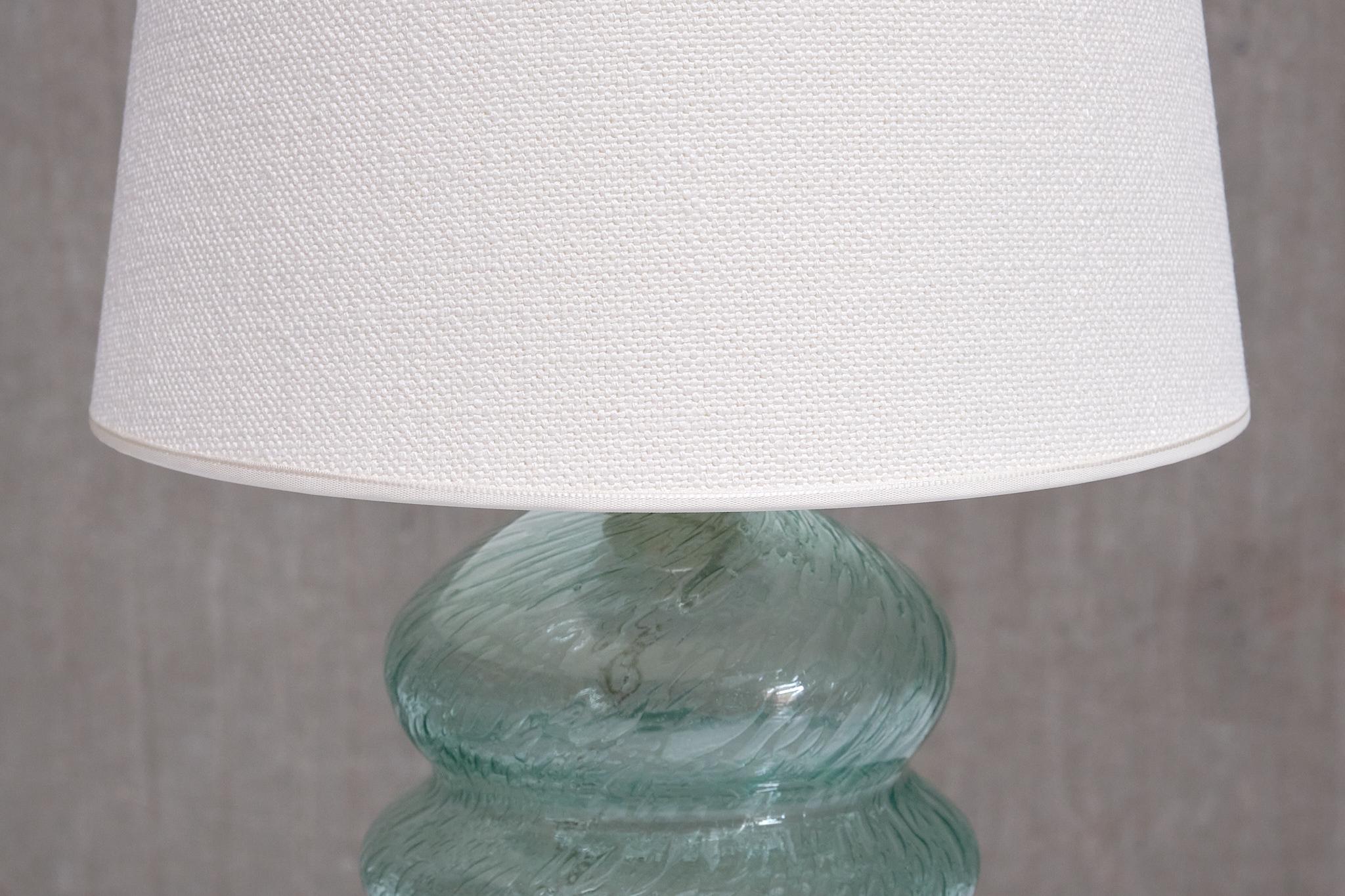 Ture Berglund Tischlampe aus grünem Glas, Skansens Glasbruk Stockholm, Schweden, 1940er Jahre (Stoff) im Angebot