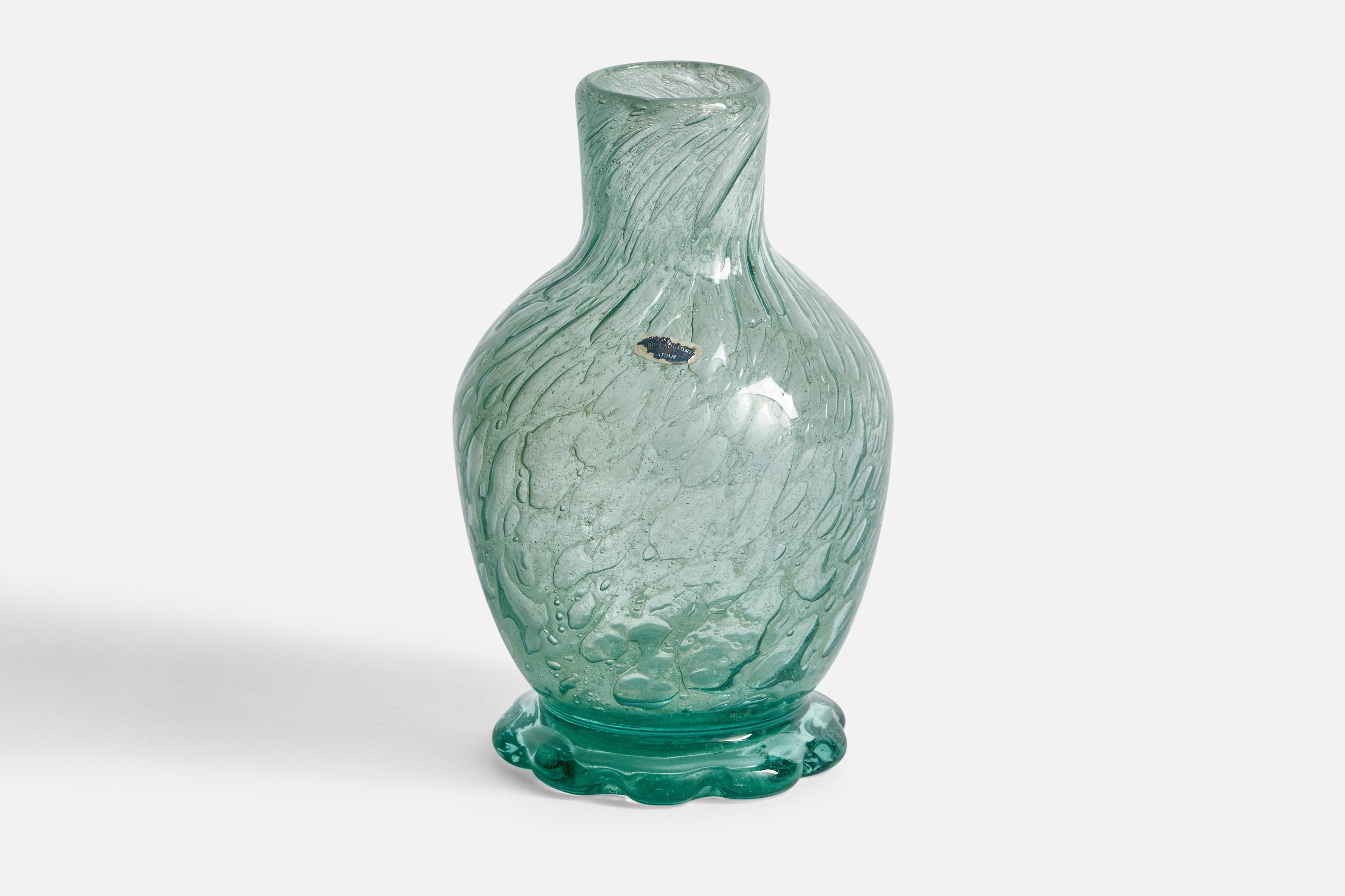 A blown glass vase designed by Ture Berglund and produced by Skansens Glasbruk, Sweden, 1940s.