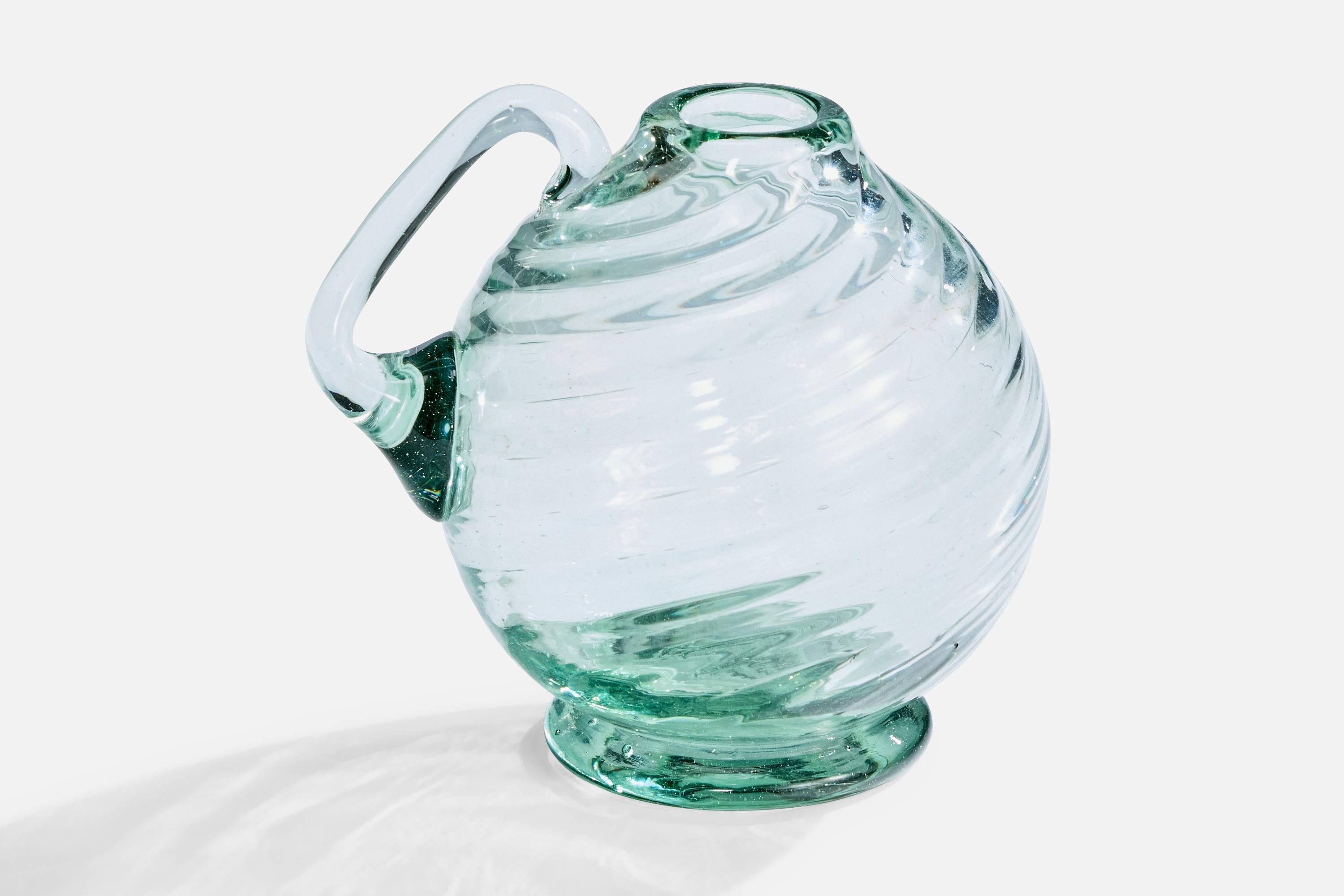 Vase aus geblasenem Glas, entworfen von Ture Berglund und hergestellt von Skansens Glasbruk, Schweden, 1940er Jahre.

Gesamtabmessungen (Zoll): 4,55 