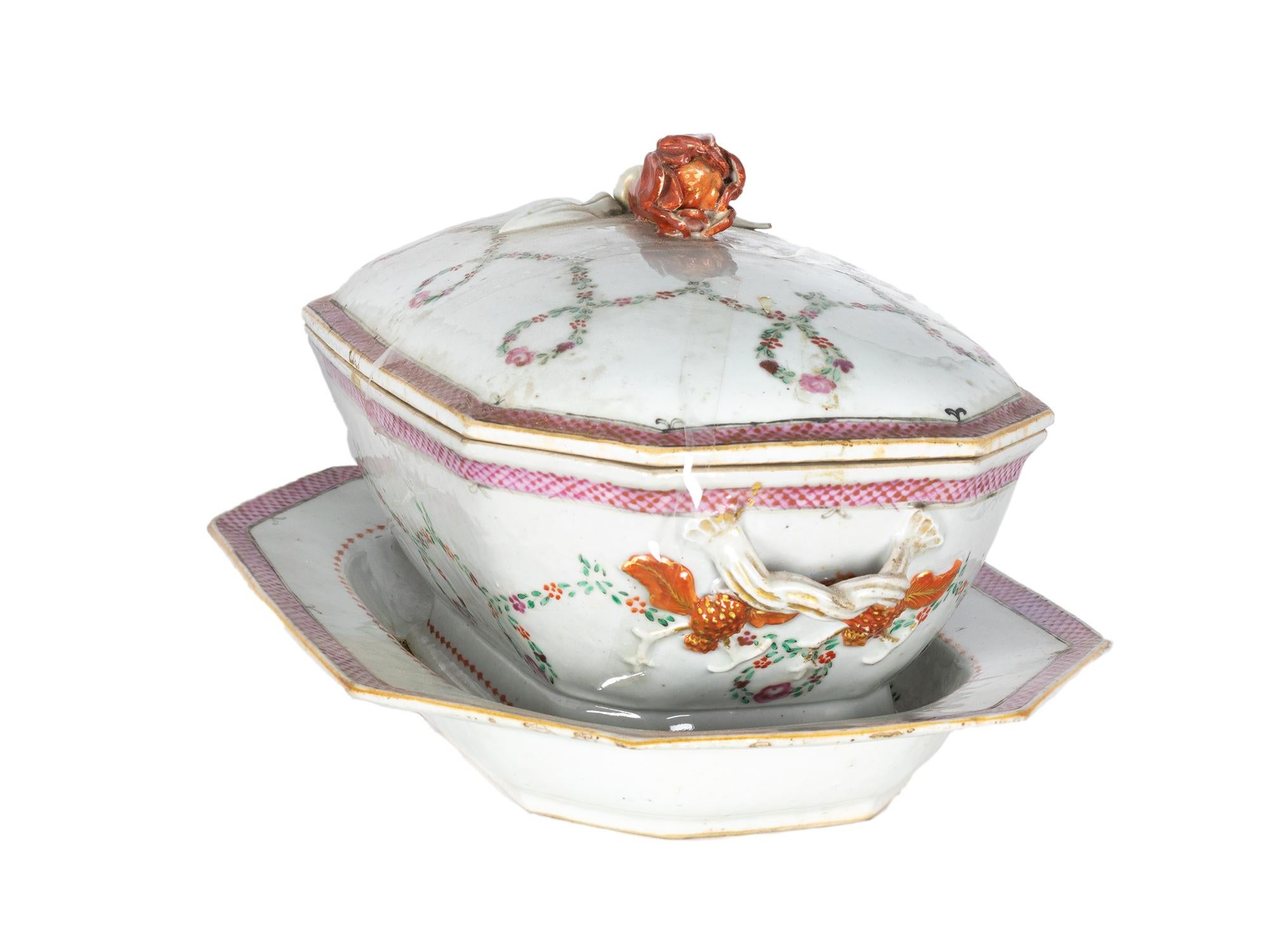 Tureen and octave porcelain platter decorated with snakeskin-style border of the Portuguese India Company of the Rose Family in white porcelain, red and pink details, floral motif and central handle in the shape of a red bell. Pieces from the reign