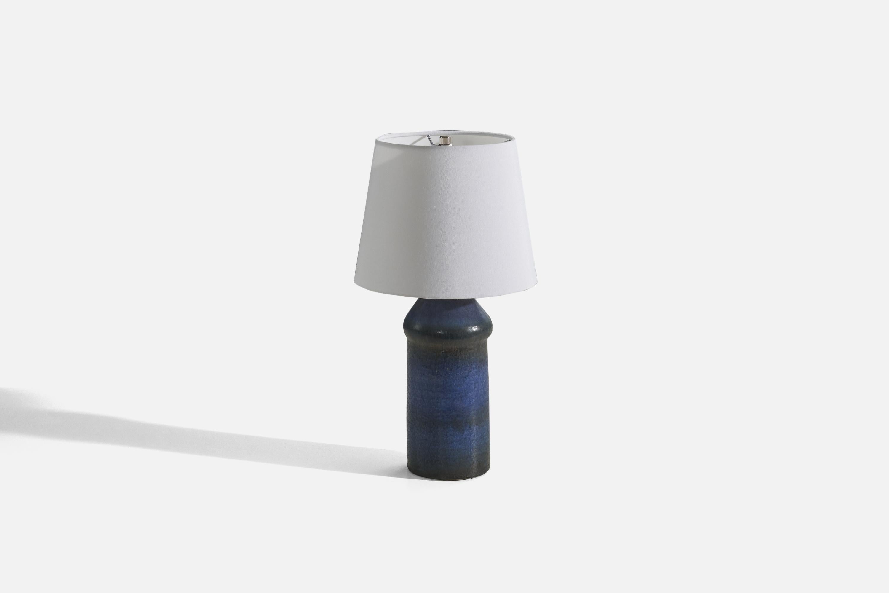 Moderne Lampe de bureau Turid Mjelve, bleue et noire, grès, Norvège, 1970 en vente