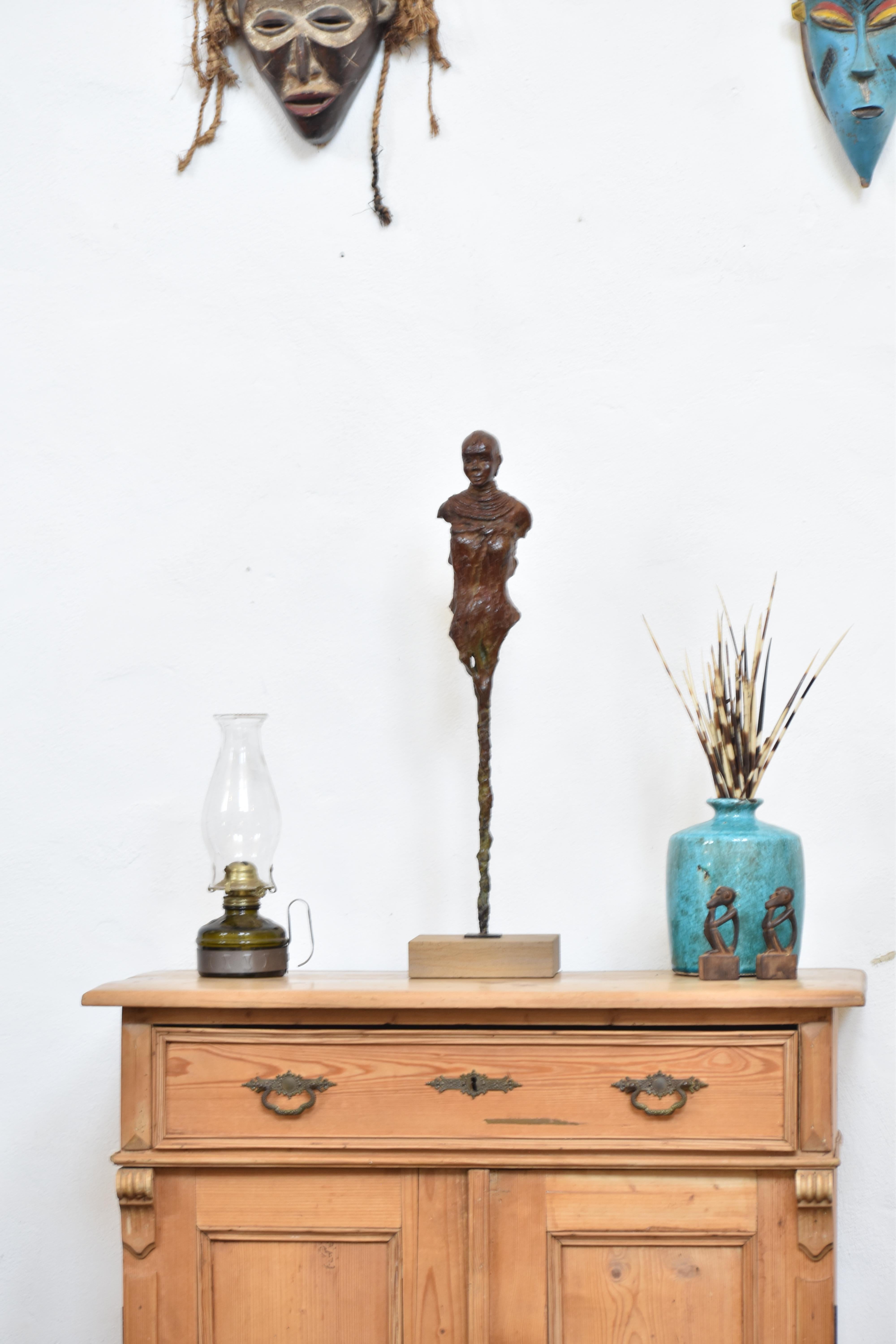 Espressionista Ragazza Turkana - Scultura africana in bronzo in vendita