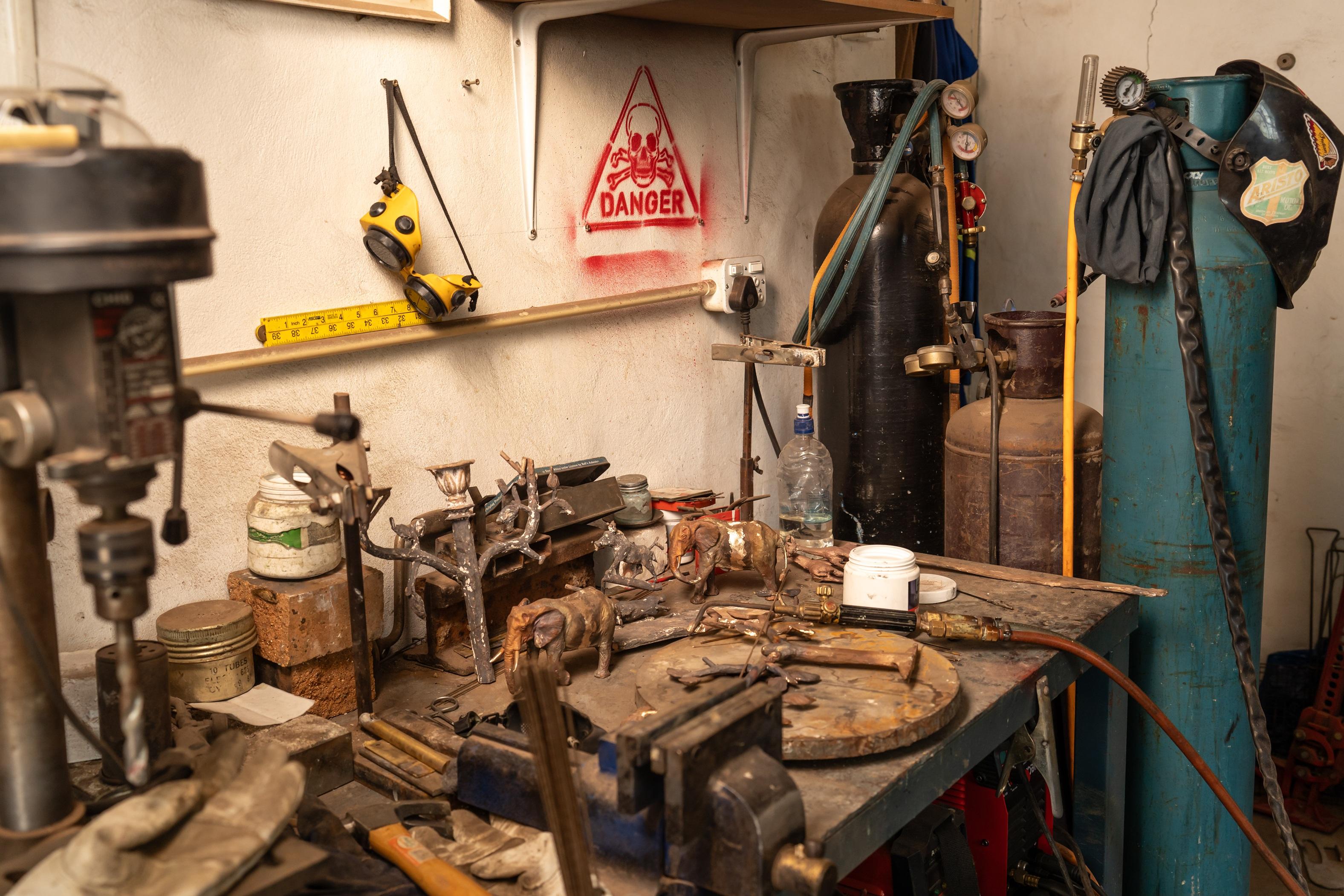 Ragazza Turkana - Scultura africana in bronzo in vendita 1