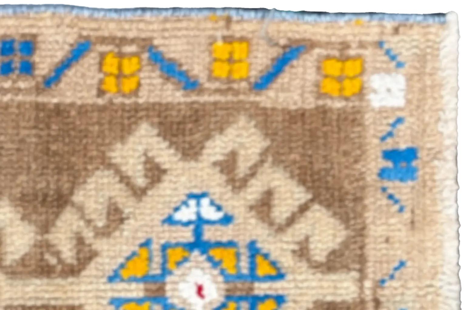 20th Century Turkey Anatolia Small Rug - Ivory Yellow Blue For Sale
