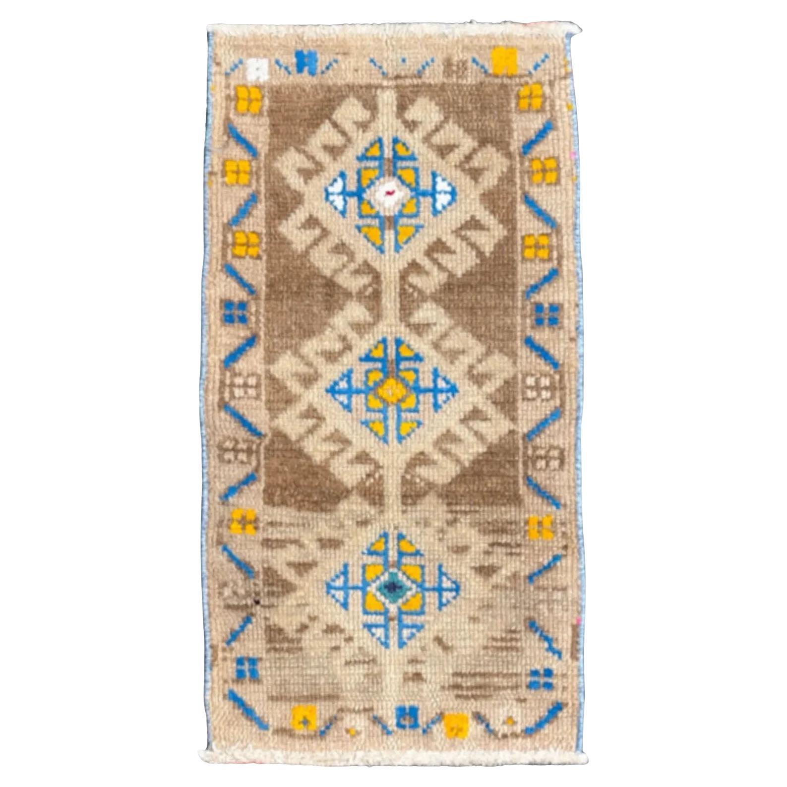 Turkey Anatolia Small Rug - Ivory Yellow Blue For Sale
