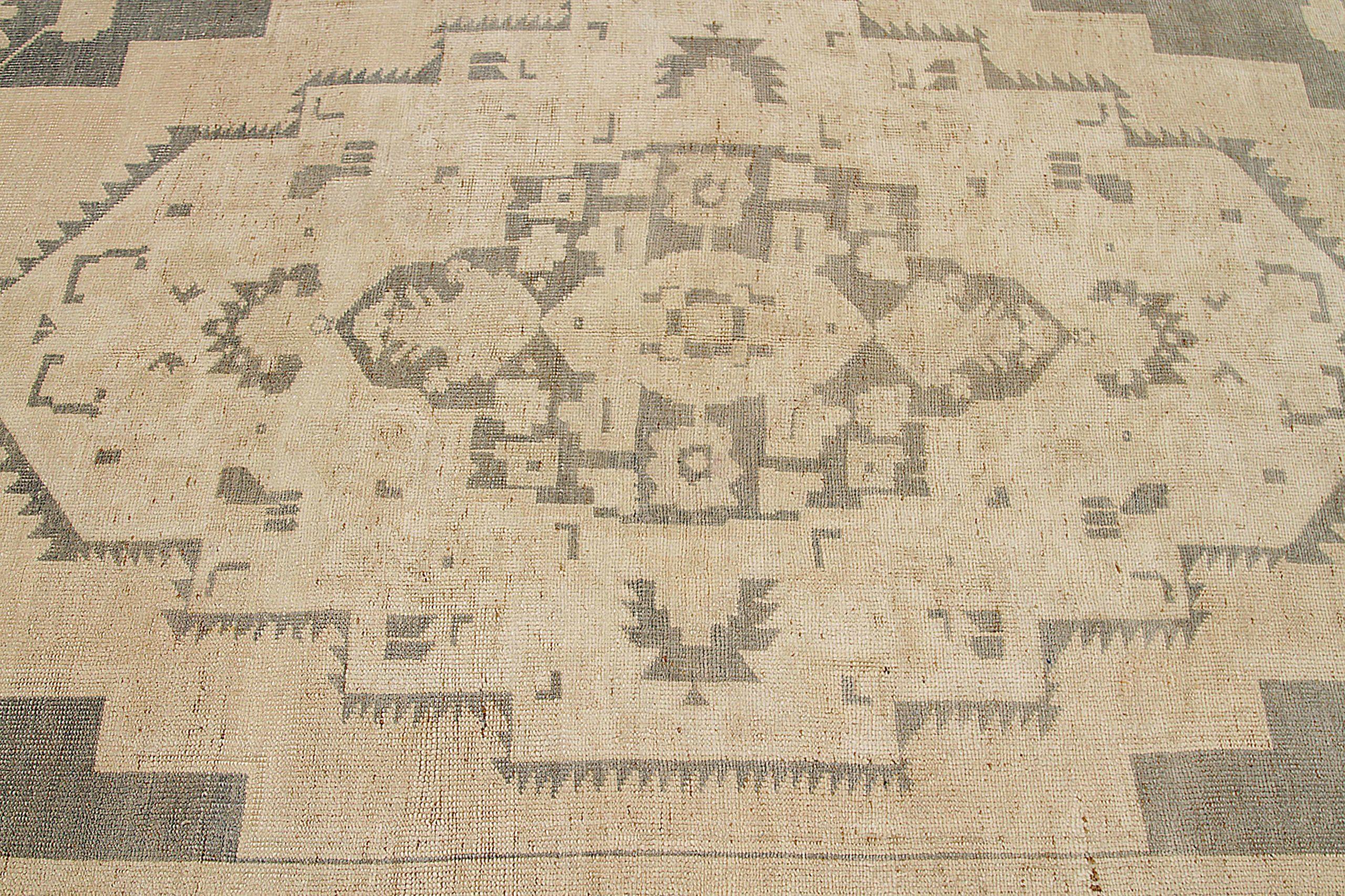 Turc Turkey Anatoly Area Rugs Circa 1940 - Wool Brown Gray Ivory Design - 92494 en vente