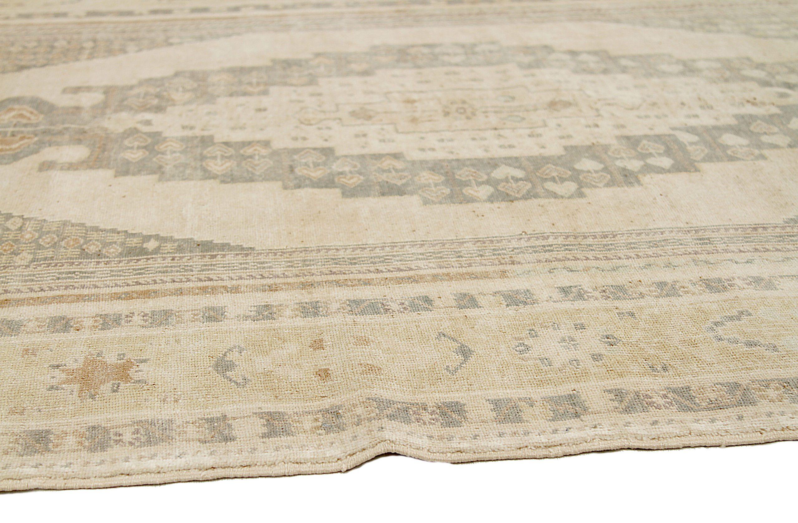Turquía Anatoly Alfombras Circa 1940 - Lana Gris Marfil Amarillo Diseño - 92512 en Excelente estado para la venta en Dallas, TX