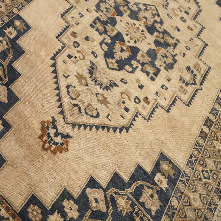Türkische Anatoly-Teppiche - Wolle Schwarz Elfenbein Design - 92952 im Zustand „Hervorragend“ im Angebot in Dallas, TX