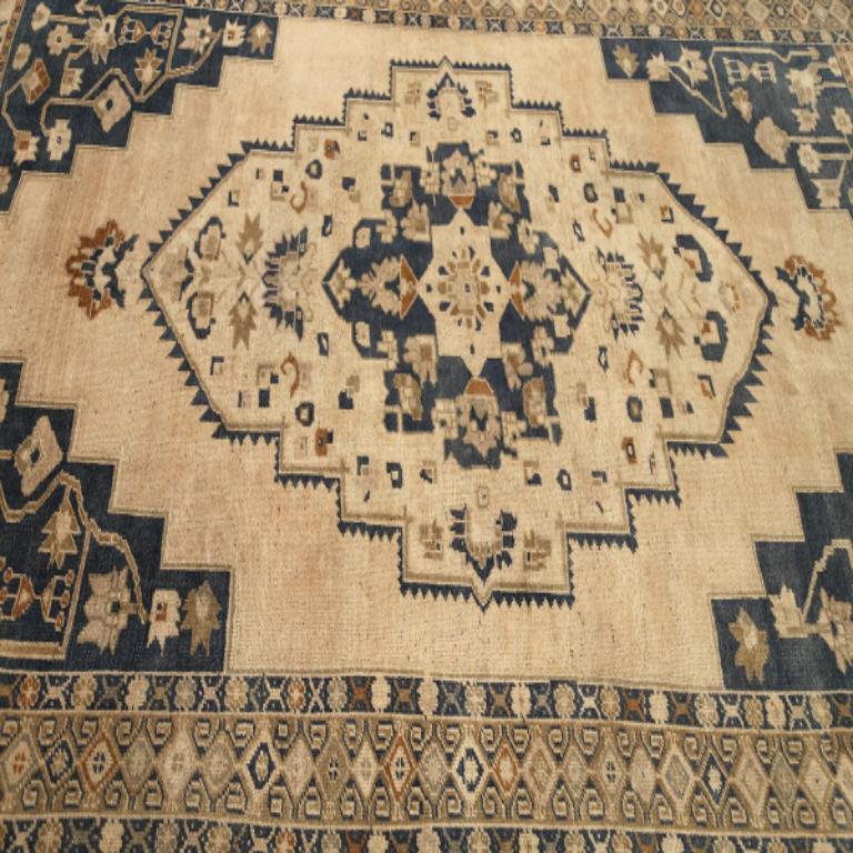 Türkische Anatoly-Teppiche - Wolle Schwarz Elfenbein Design - 92952 im Angebot 1