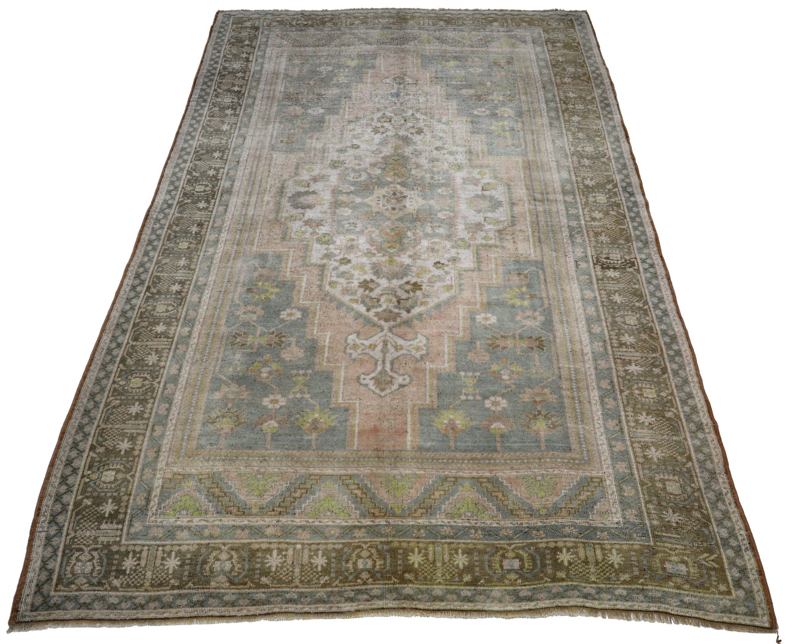 Entdecken Sie die Eleganz von Turkey Anatoly mit Teppichen aus der Zeit um 1940. Dieses exklusive Design aus Wolle und BlauBraunGrünElfenbeinPink ist perfekt, um Ihren Raum zu verschönern.