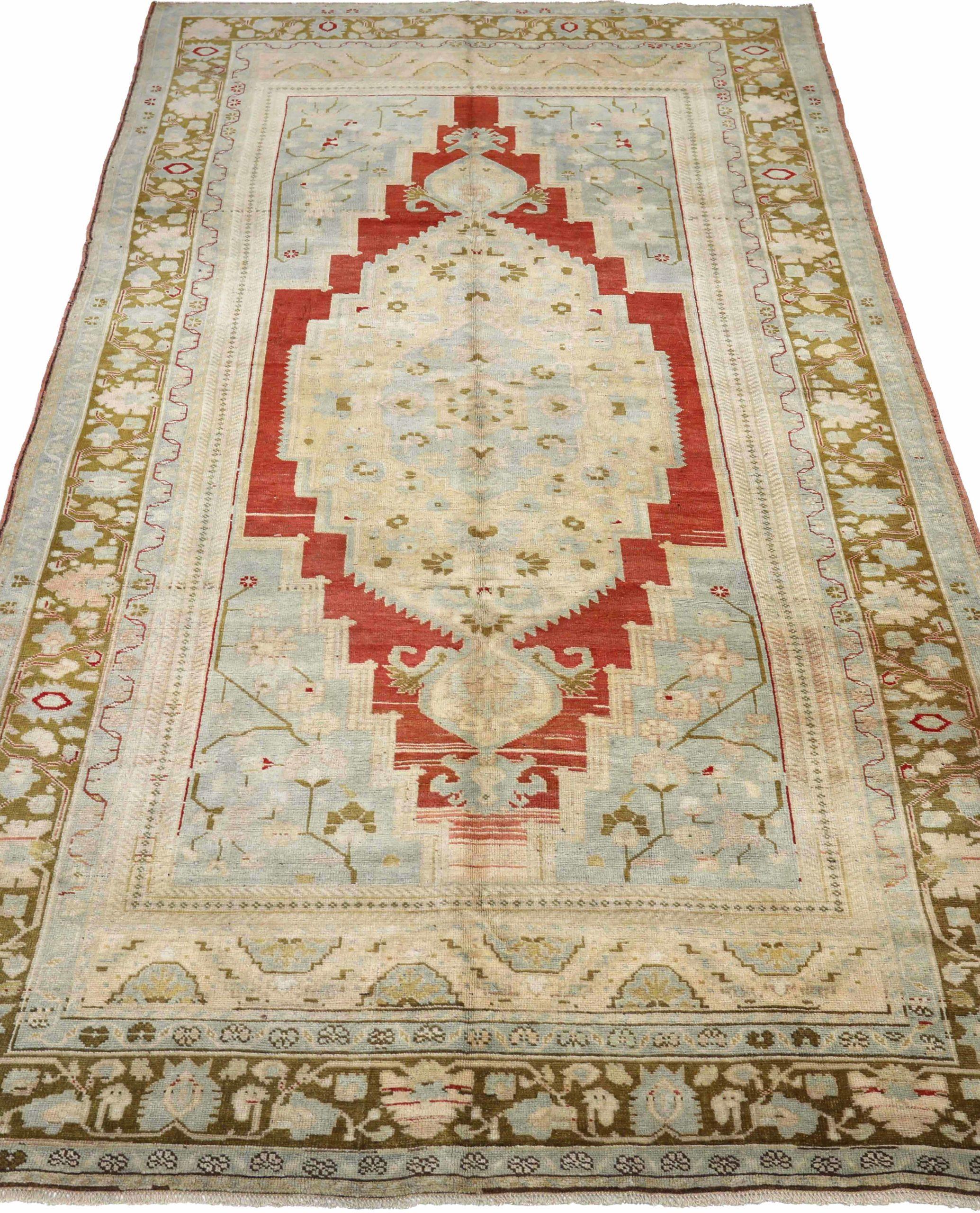 Entdecken Sie die Eleganz von Turkey Anatoly mit Teppichen aus der Zeit um 1940. Dieses exklusive Design aus Wolle und BlauBraunElfenbeinRot ist perfekt, um Ihren Raum zu verschönern.