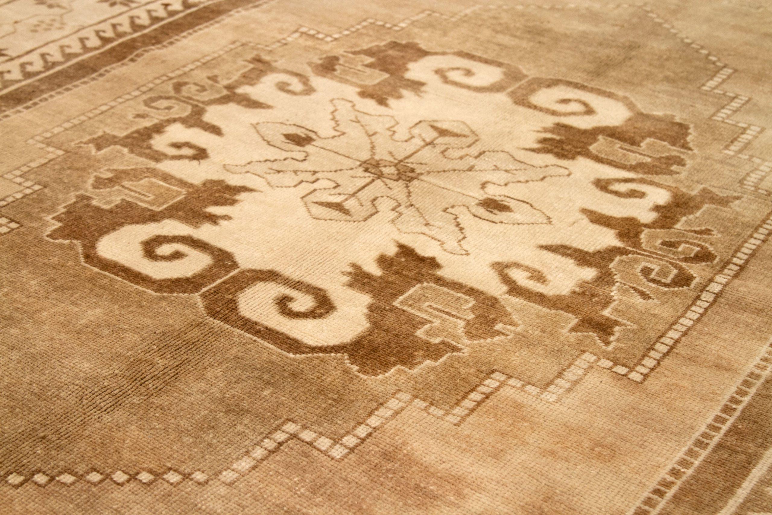 Türkei Anatoly Bereich Teppiche - Wolle Brown Elfenbein Design - 92782 (Türkisch) im Angebot