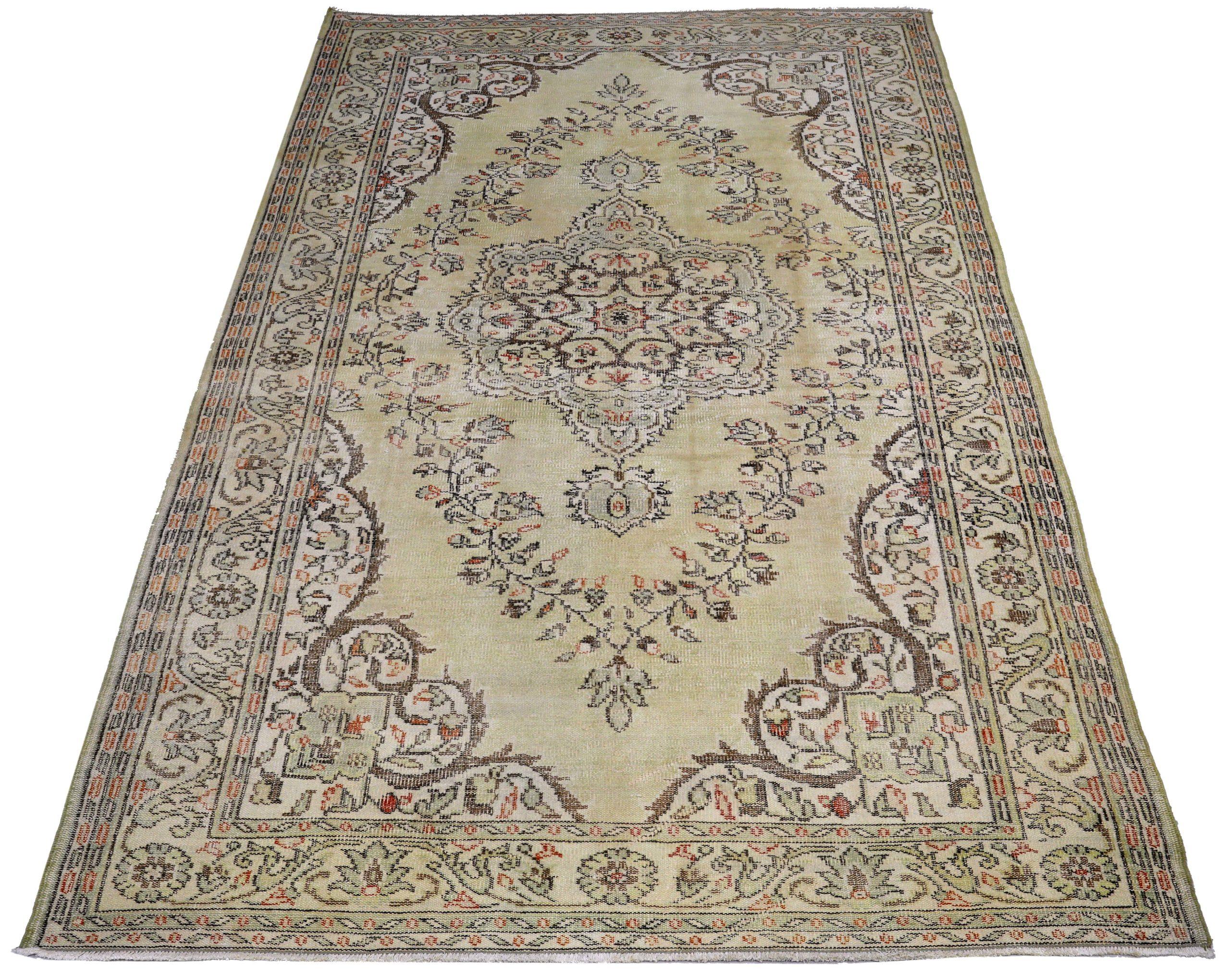 Entdecken Sie die Eleganz von Turkey Anatoly mit Teppichen aus der Zeit um 1940. Dieses exklusive Design aus Wolle und Braun-Elfenbein ist perfekt, um Ihren Raum zu verschönern.