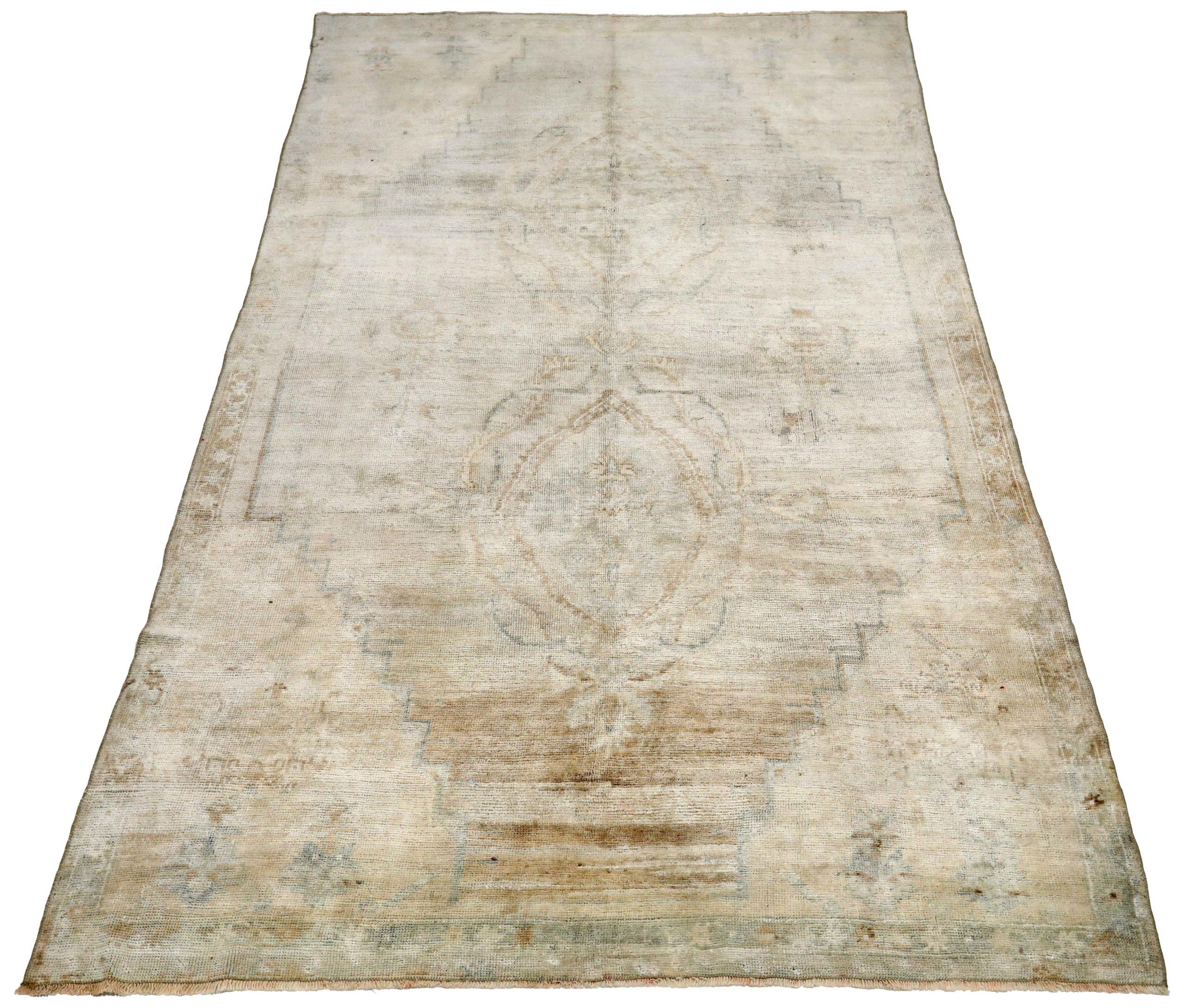 Entdecken Sie die Eleganz von Turkey Anatoly mit Teppichen aus der Zeit um 1940. Dieses exklusive Design aus Wolle und Braun-Elfenbein ist perfekt, um Ihren Raum zu verschönern.