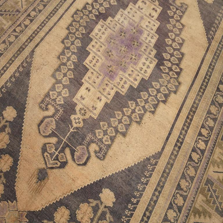 Türkei Anatoly Bereich Teppiche - Wolle Brown Elfenbein Purpel Design - 92956 (Türkisch) im Angebot