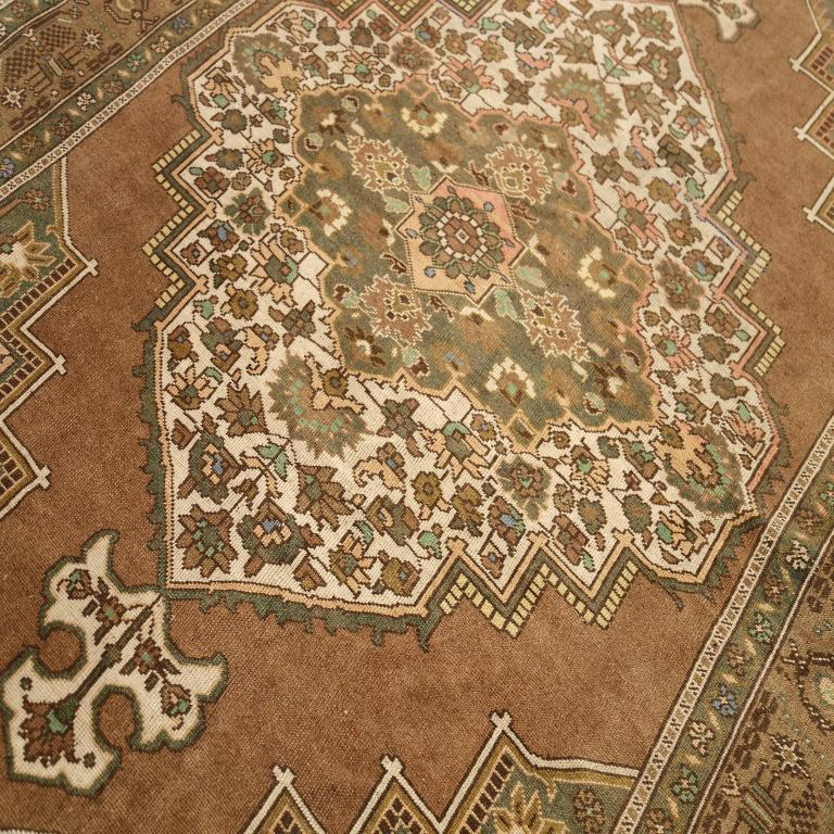 Türkische Anatoly-Teppiche - Wolle Grün Elfenbein Terrakotta Design - 92931 im Zustand „Hervorragend“ im Angebot in Dallas, TX
