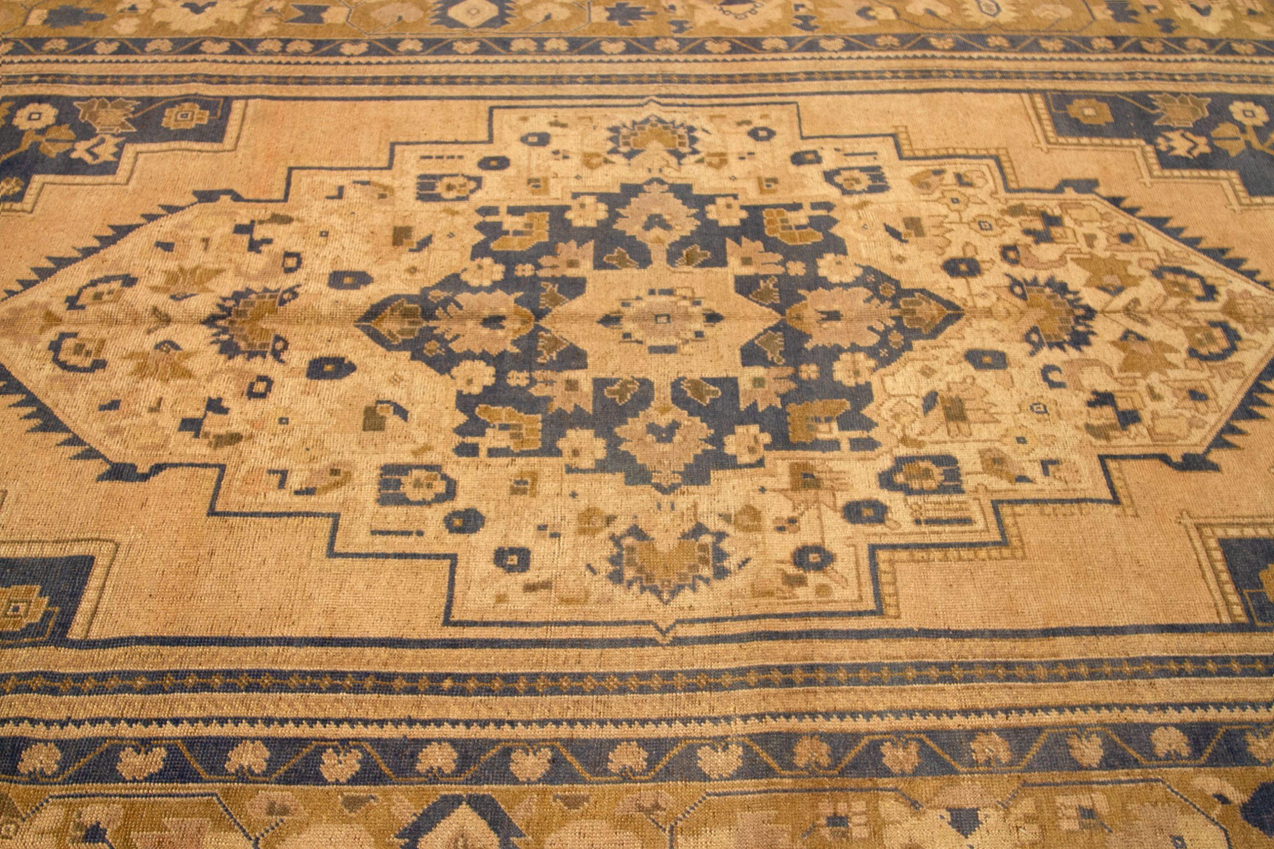 Turkey Anatoly Area Rugs - Wool Ivory Navy Blue Design - 92776 In Excellent Condition For Sale In Dallas, TX