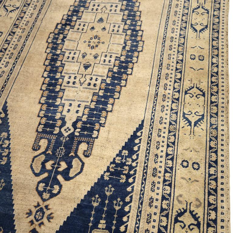 Türkische Anatoly-Teppiche - Wolle Elfenbein Marineblau Design - 92993 (20. Jahrhundert) im Angebot