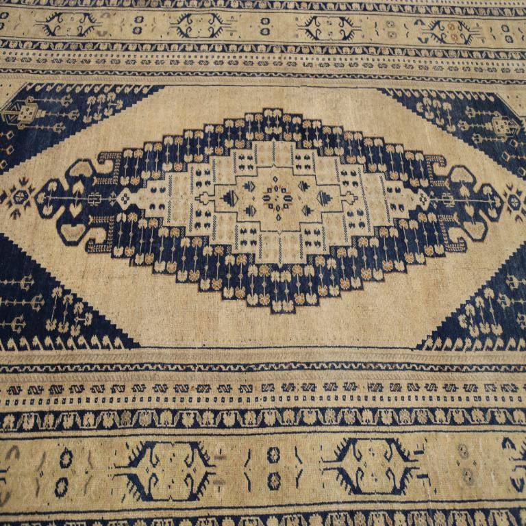 Türkische Anatoly-Teppiche - Wolle Elfenbein Marineblau Design - 92993 im Angebot 1