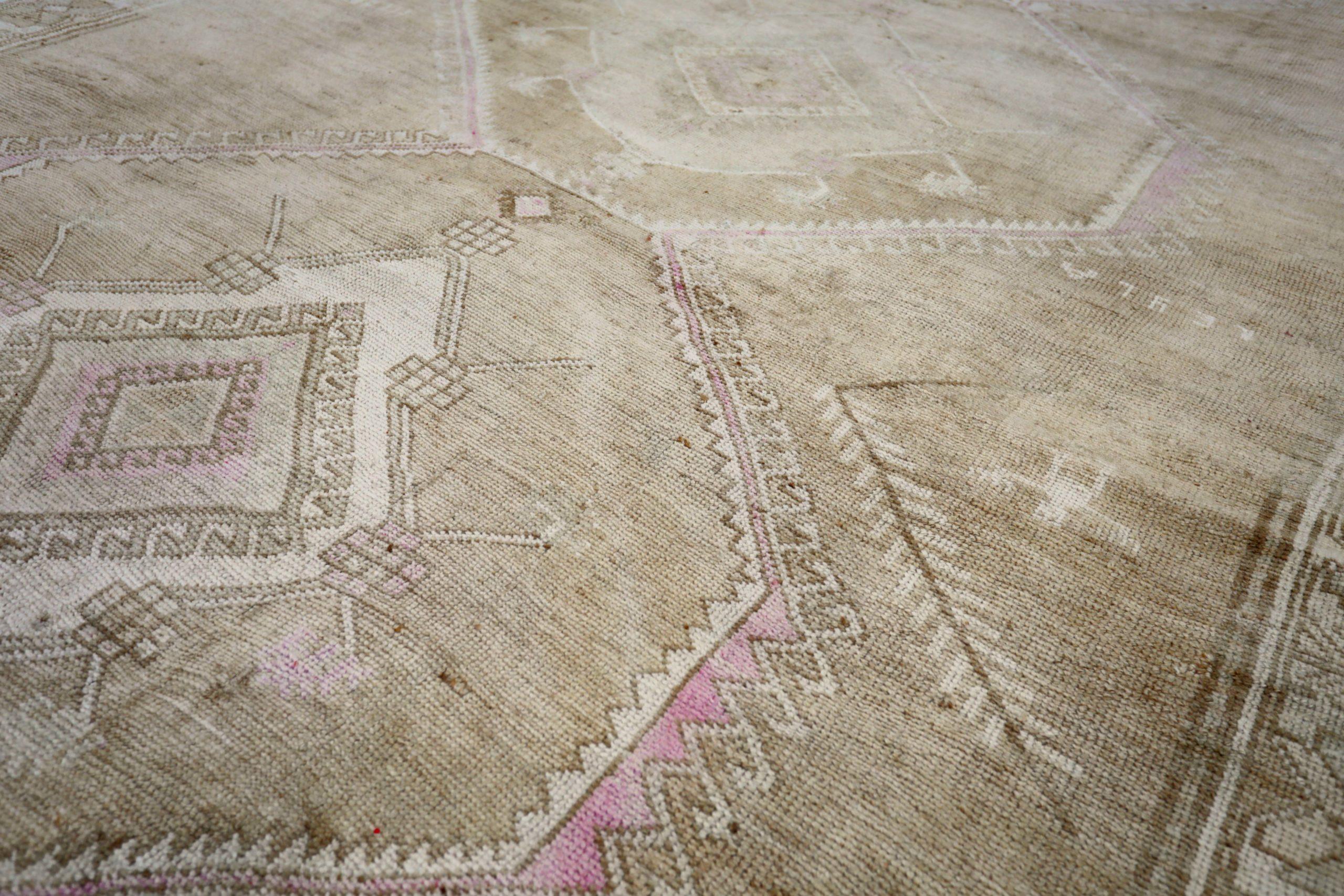 Turkey Anatoly-Teppiche - Wolle Elfenbein Rosa Taupe Design - 93035 (20. Jahrhundert) im Angebot