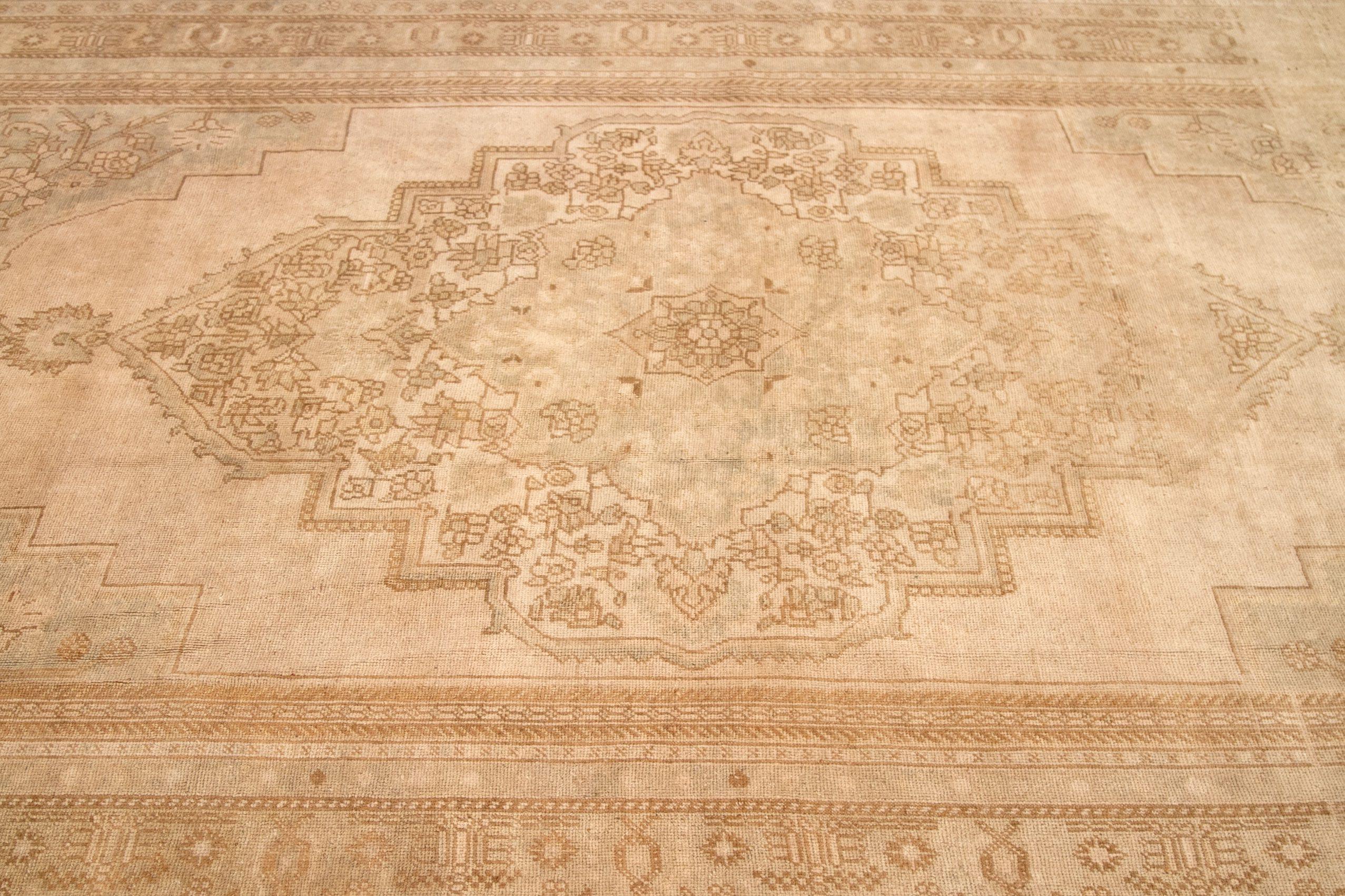 Türkische Anatoly-Teppiche - Wolle Elfenbein Taupe Design - 92721 (20. Jahrhundert) im Angebot