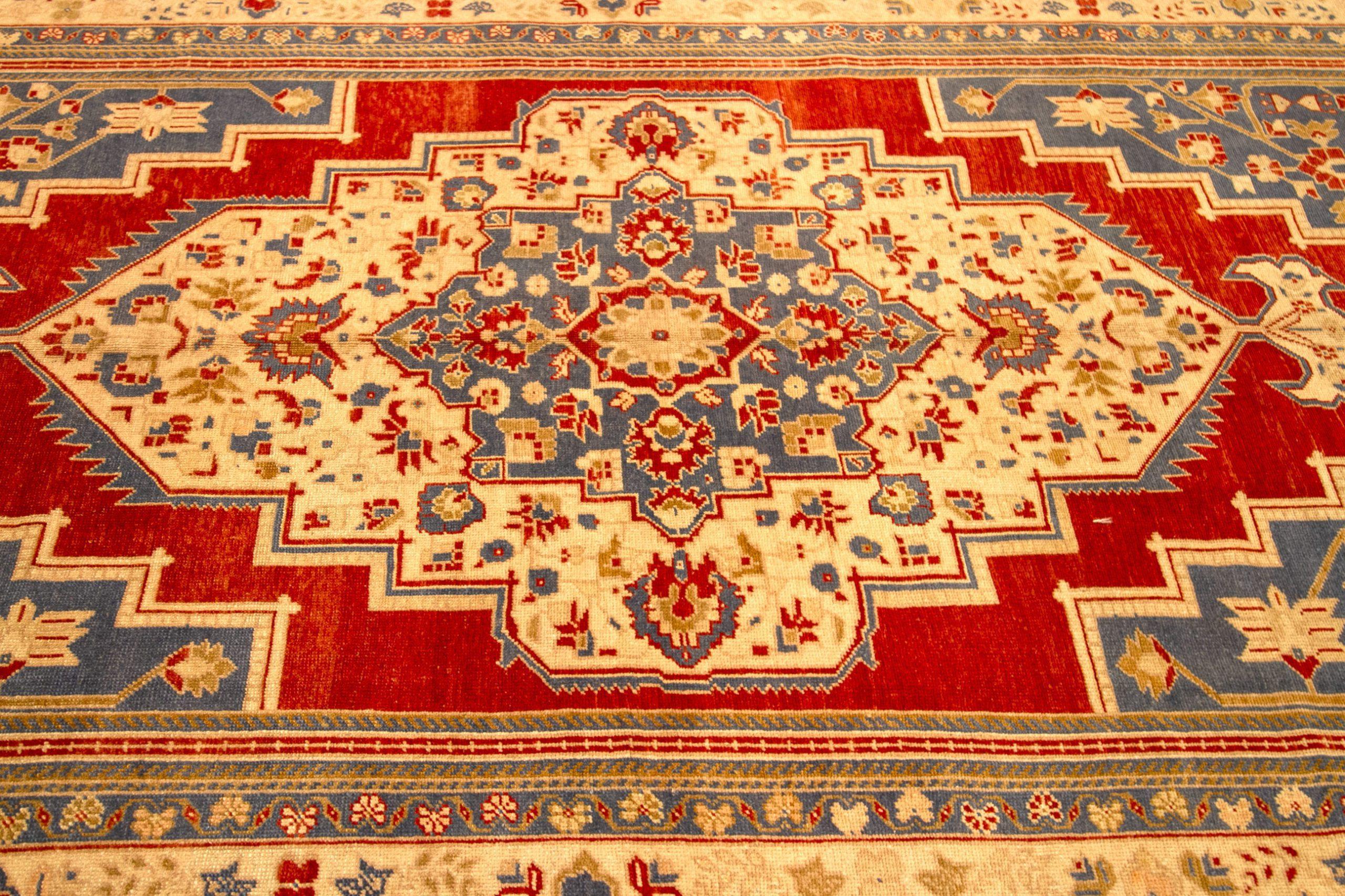 Tapis d'Anatoly de Turquie - Laine bleu marine rouge jaune motif bleu marine - 92778 Excellent état - En vente à Dallas, TX