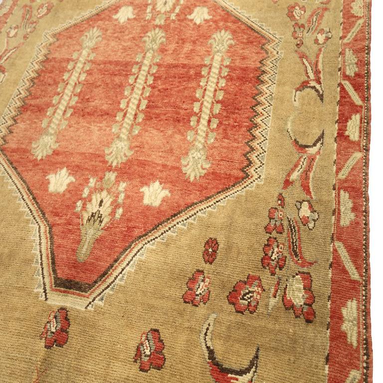 Turkey Anatoly-Teppiche aus der Türkei - Wolle in Rot und Taupe mit Muster - 92947 im Zustand „Hervorragend“ im Angebot in Dallas, TX