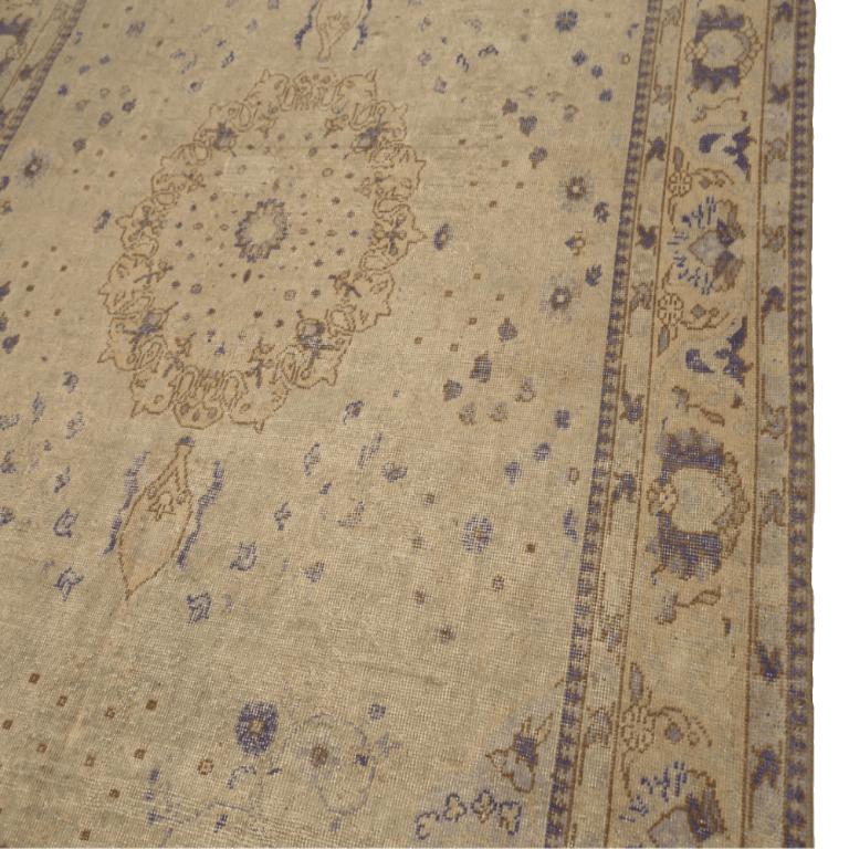 Noué à la main Tapis de Turquie Anatoly - Motif taupe en laine - 92929 en vente