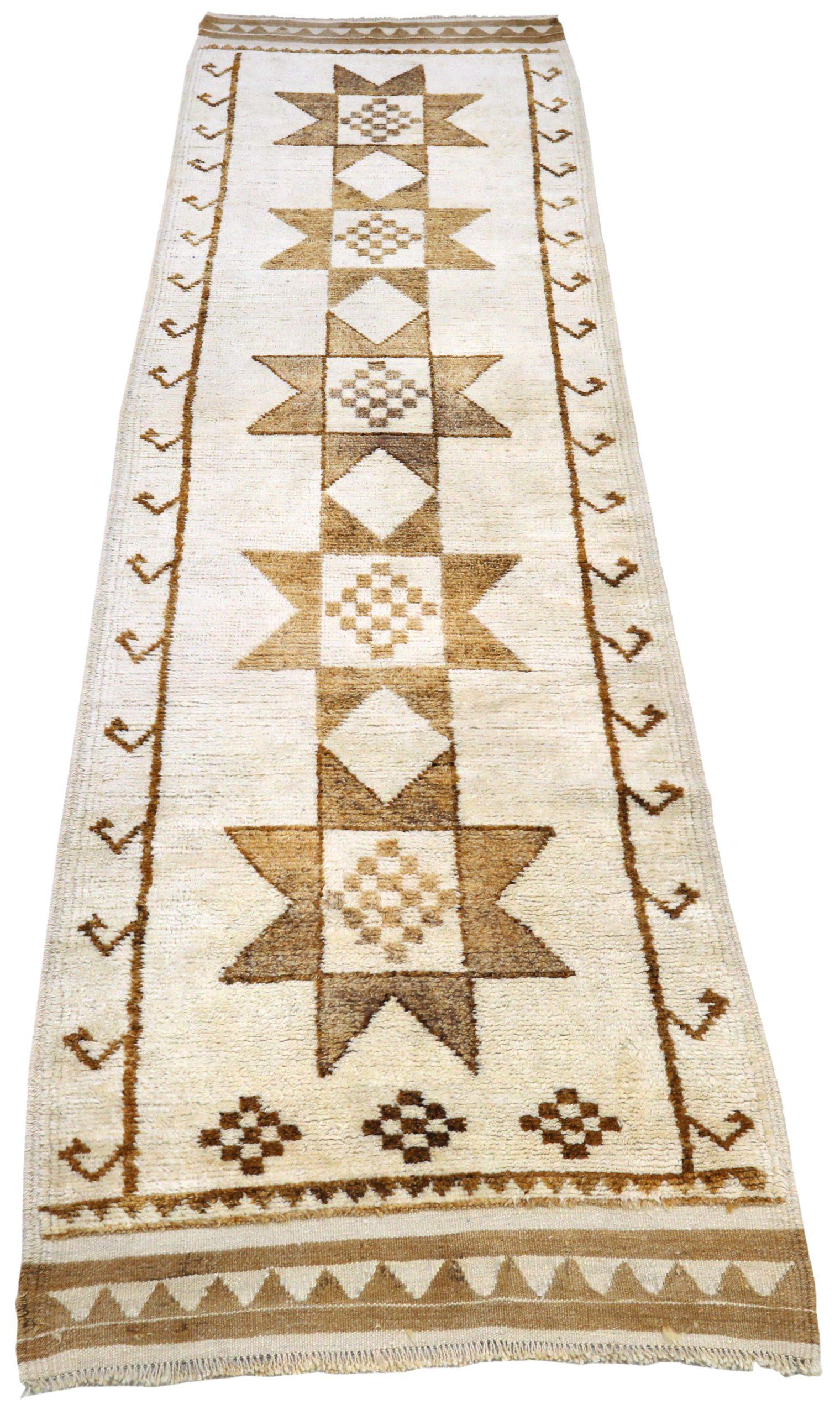 Entdecken Sie die Eleganz von Turkey Anatoly mit dem Läufer Circa 1940. Dieses exklusive Design aus Wolle und Braun-Elfenbein ist perfekt, um Ihren Raum zu verschönern.