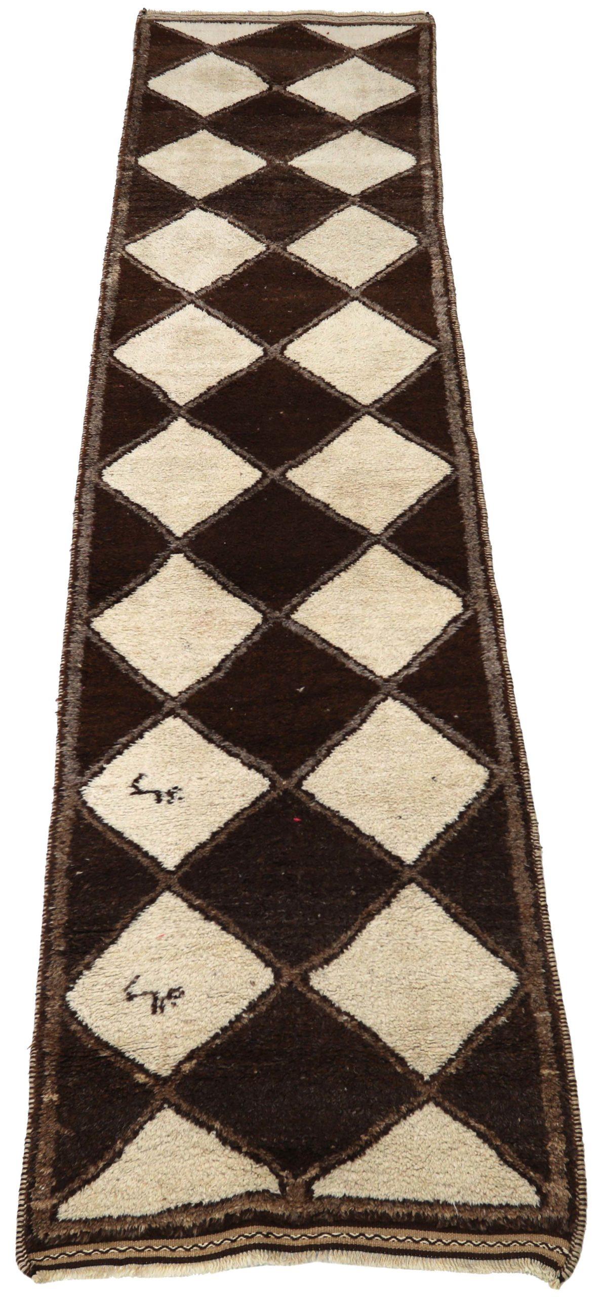Découvrez l'élégance du tapis de Turquie Anatoly, qui présente un chemin de roulement de Circa 1940. Conçu avec de la laine et du Design/One, ce design exclusif est parfait pour mettre en valeur votre espace.