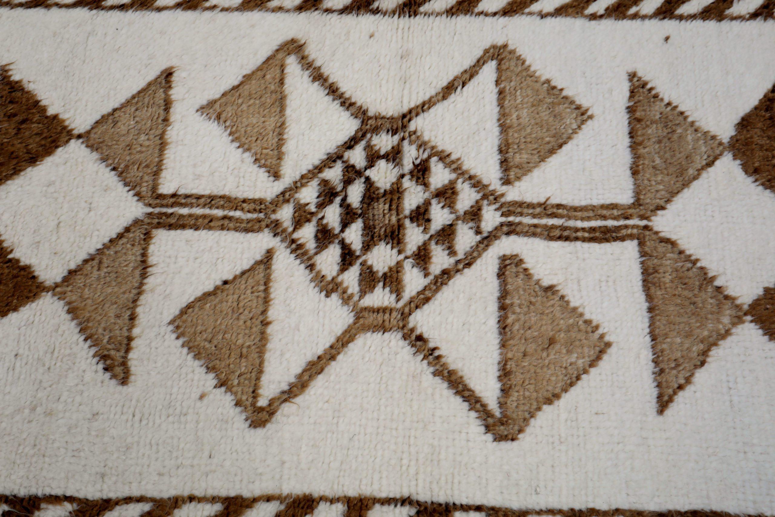 20th Century Turkey Anatoly Runner Rug - Wool Brown Ivory Design - 93199 For Sale