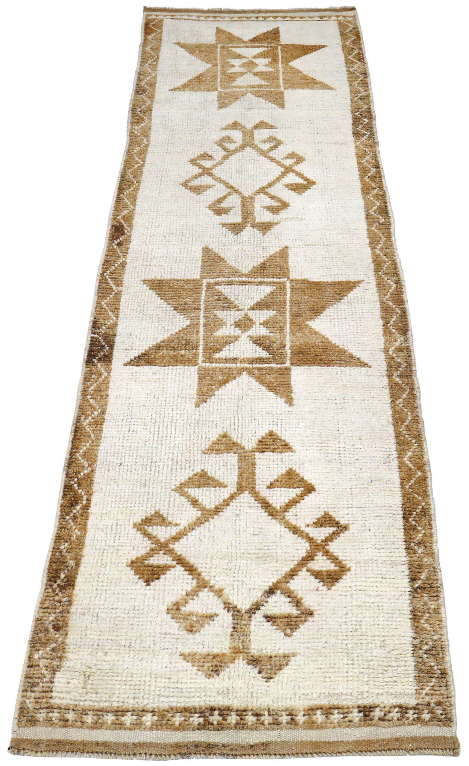 Entdecken Sie die Eleganz von Turkey Anatoly mit dem Läufer Circa 1940. Dieses exklusive Design aus Wolle und Braun-Elfenbein ist perfekt, um Ihren Raum zu verschönern.