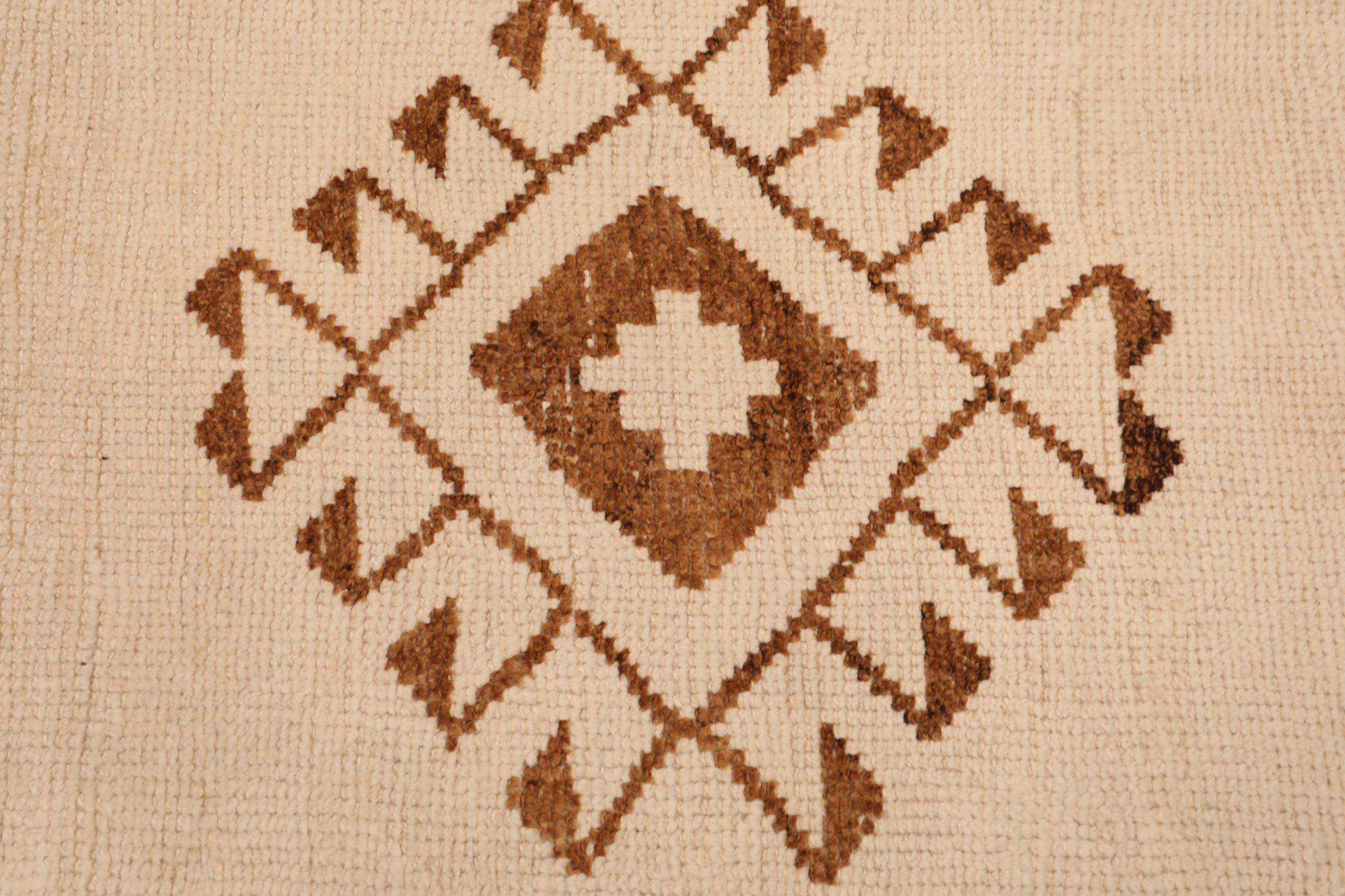 20th Century Turkey Anatoly Runner Rug - Wool Brown Ivory Design - 93309 For Sale