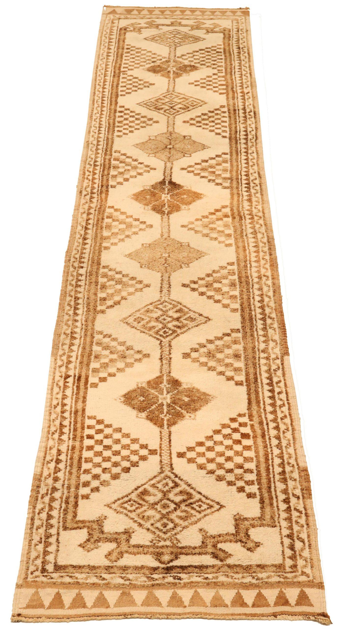 Entdecken Sie die Eleganz von Turkey Anatoly mit dem Läufer Circa 1940. Dieses exklusive Design aus Wolle und Braun-Elfenbein ist perfekt, um Ihren Raum zu verschönern.