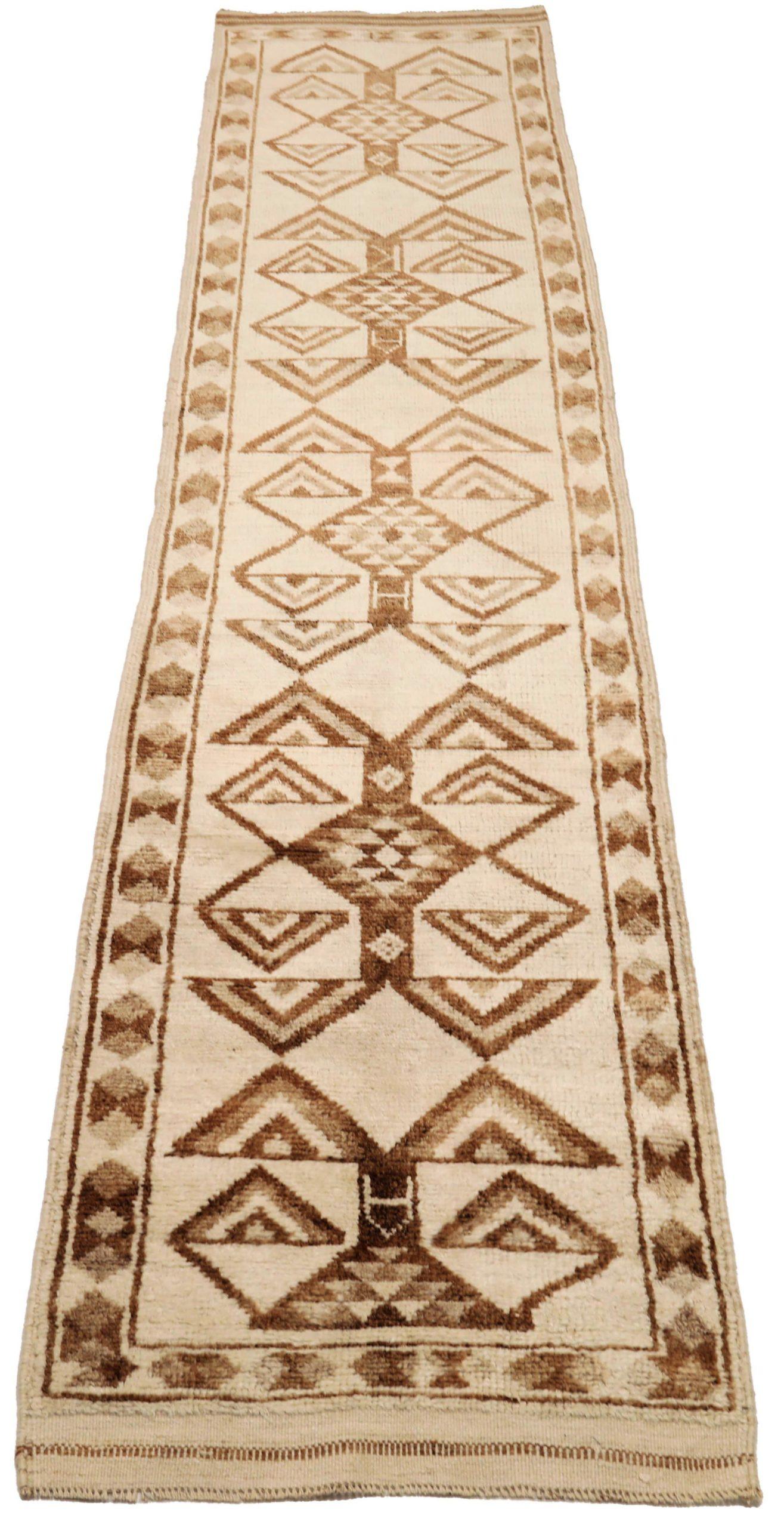Entdecken Sie die Eleganz von Turkey Anatoly mit dem Läufer Circa 1940. Dieses exklusive Design aus Wolle und Braun-Elfenbein ist perfekt, um Ihren Raum zu verschönern.