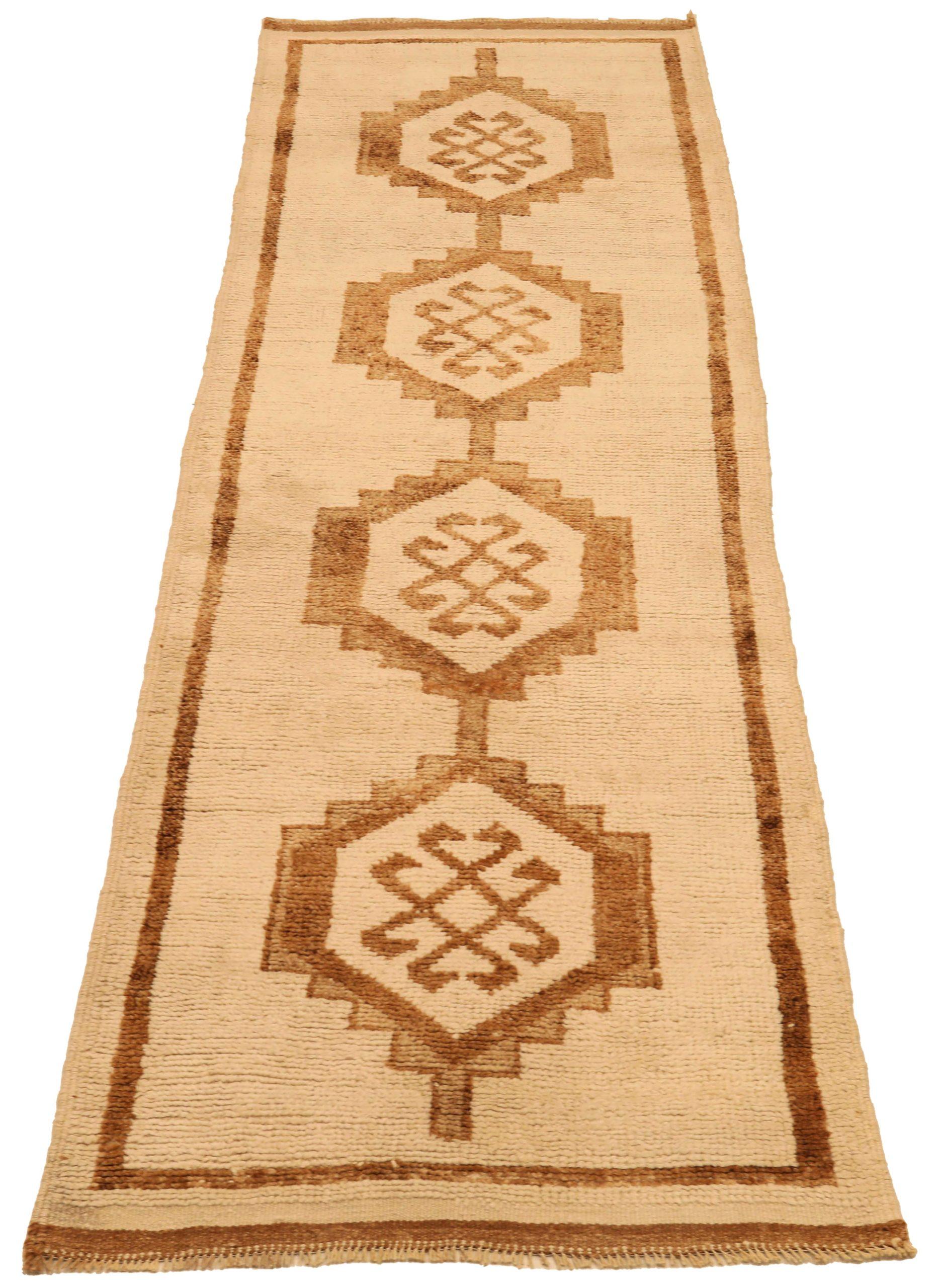 Entdecken Sie die Eleganz von Turkey Anatoly mit dem Läufer Circa 1940. Dieses exklusive Design aus Wolle und Braun-Elfenbein ist perfekt, um Ihren Raum zu verschönern.