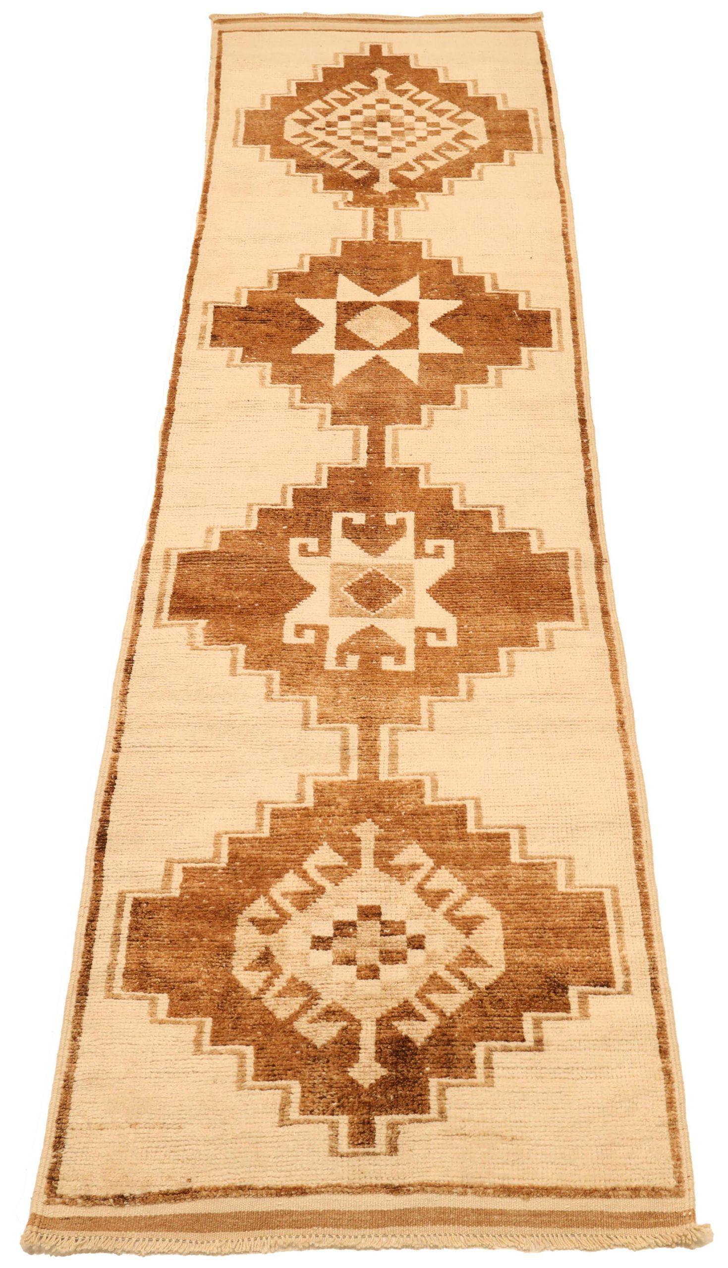 Entdecken Sie die Eleganz von Turkey Anatoly mit dem Läufer Circa 1940. Dieses exklusive Design aus Wolle und Braun-Elfenbein ist perfekt, um Ihren Raum zu verschönern.
