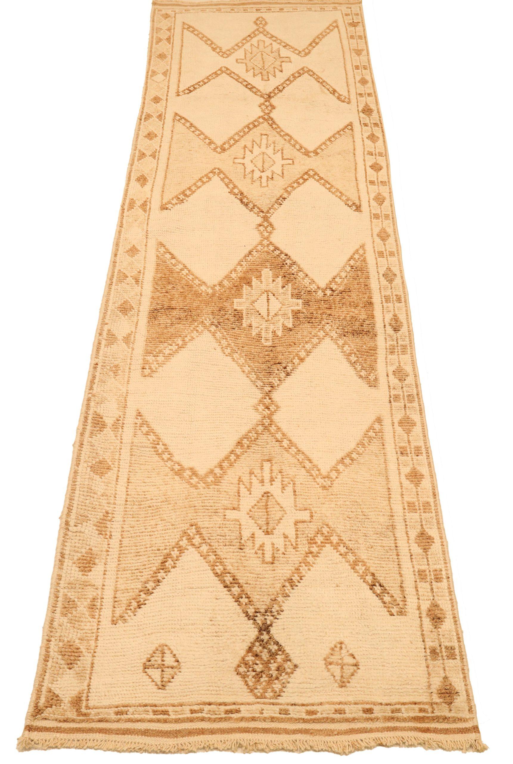 Entdecken Sie die Eleganz von Turkey Anatoly mit dem Läufer Circa 1940. Dieses exklusive Design aus Wolle und Braun-Elfenbein ist perfekt, um Ihren Raum zu verschönern.
