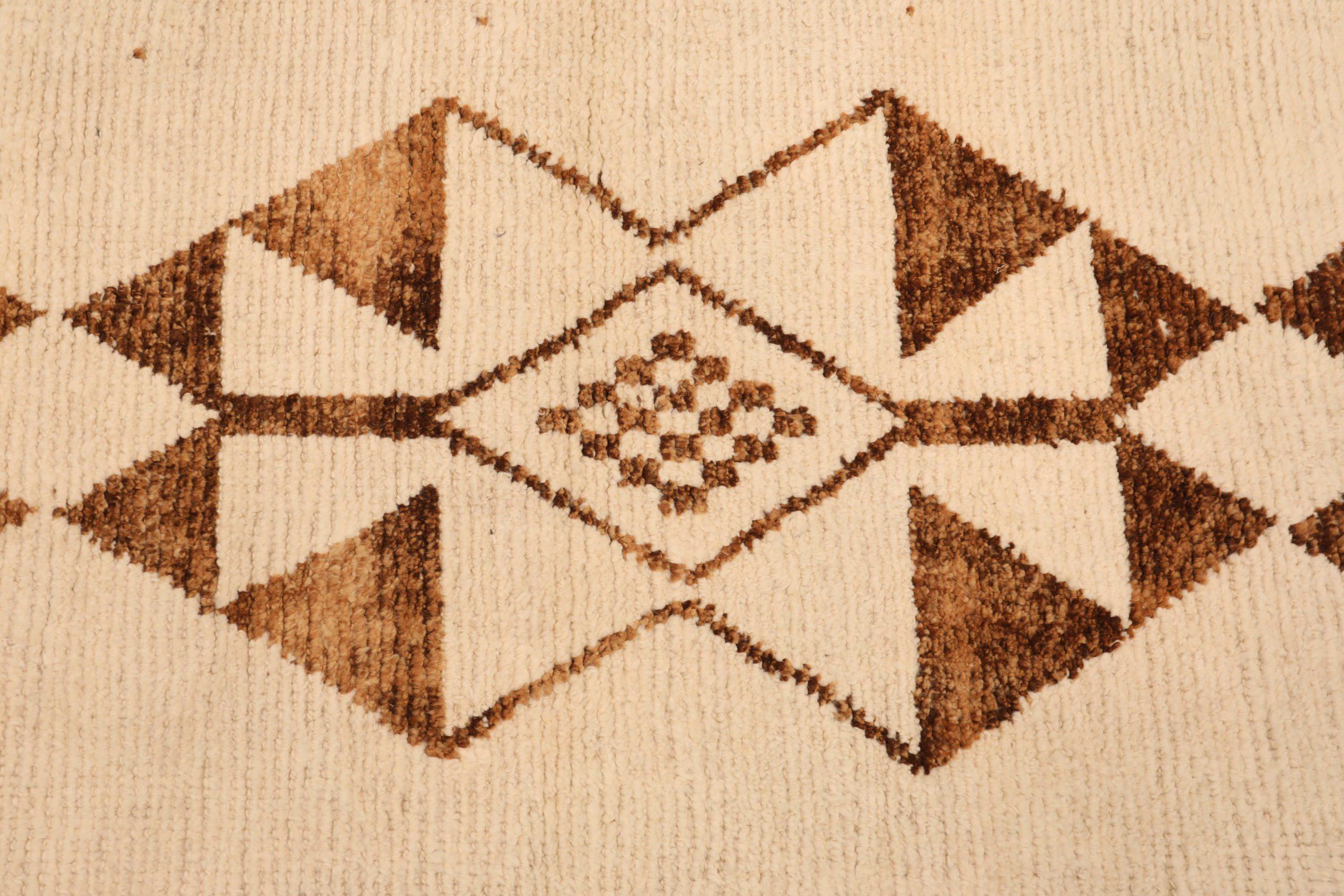 20th Century Turkey Anatoly Runner Rug - Wool Brown Ivory Design - 93337 For Sale