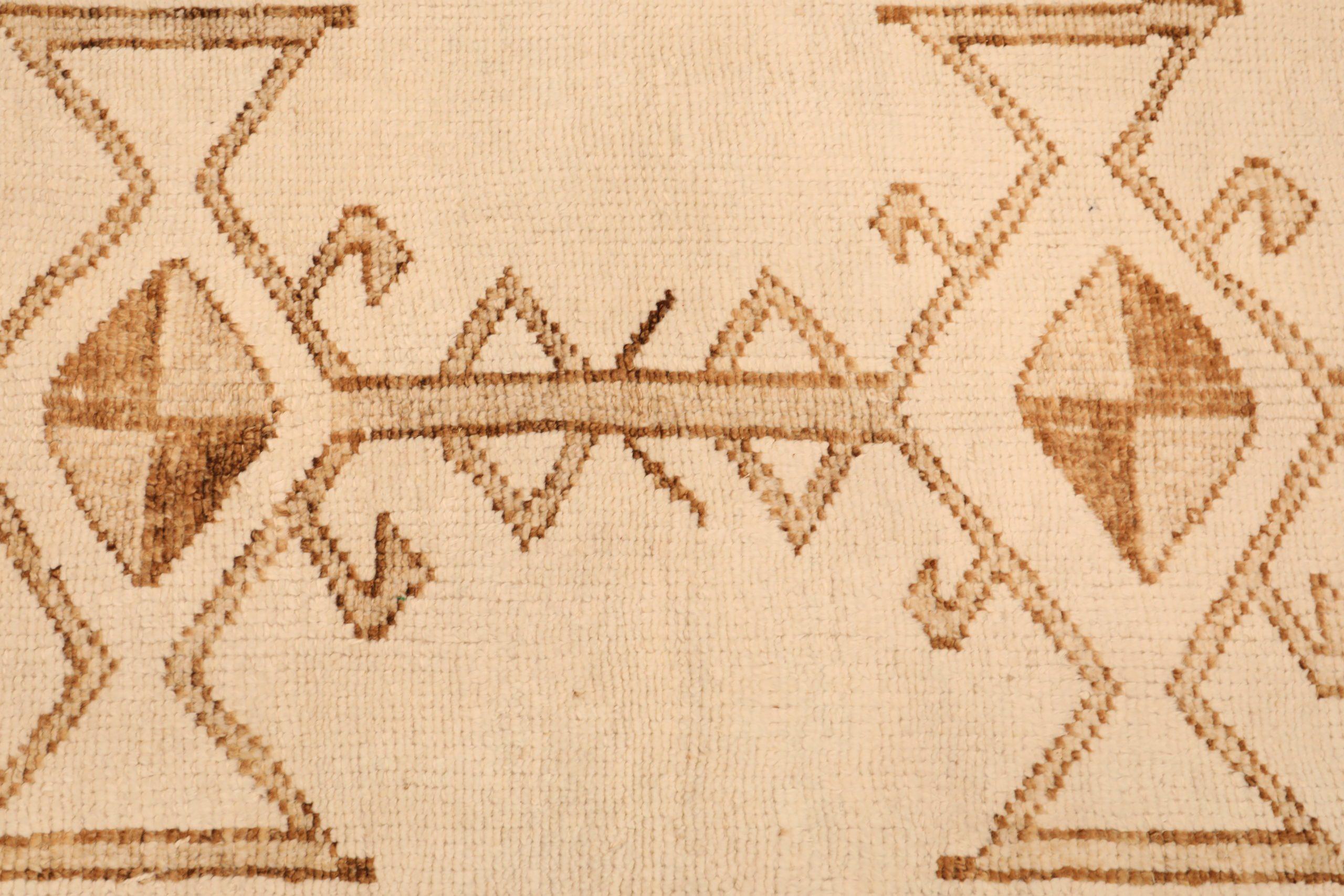 20ième siècle Tapis de course Turkey Anatoly - Laine Brown Ivory Design - 93338 en vente