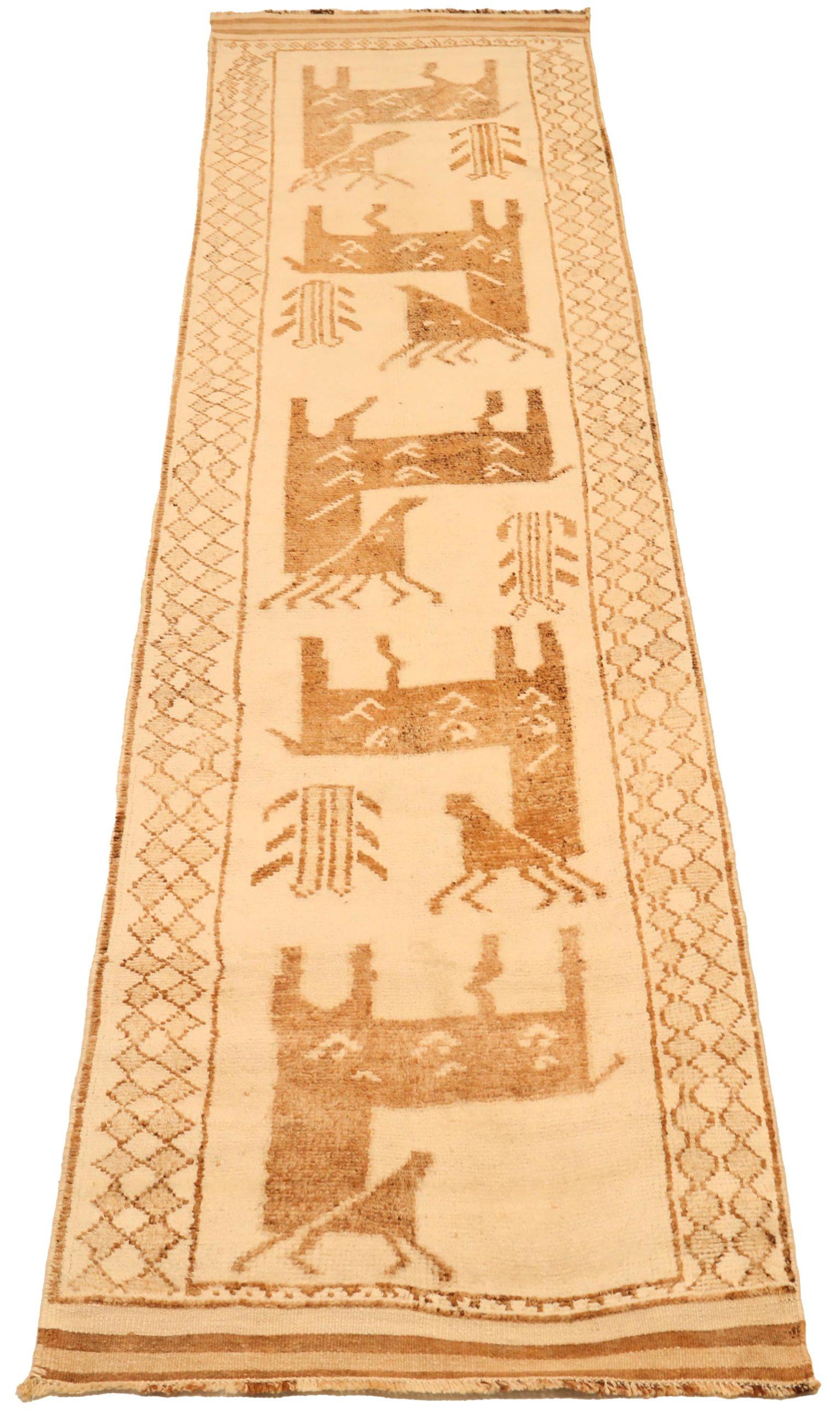 Découvrez l'élégance du tapis de Turquie Anatoly, qui présente un chemin de roulement de Circa 1940. Conçu avec de la laine et du Design/One, ce design exclusif est parfait pour mettre en valeur votre espace.