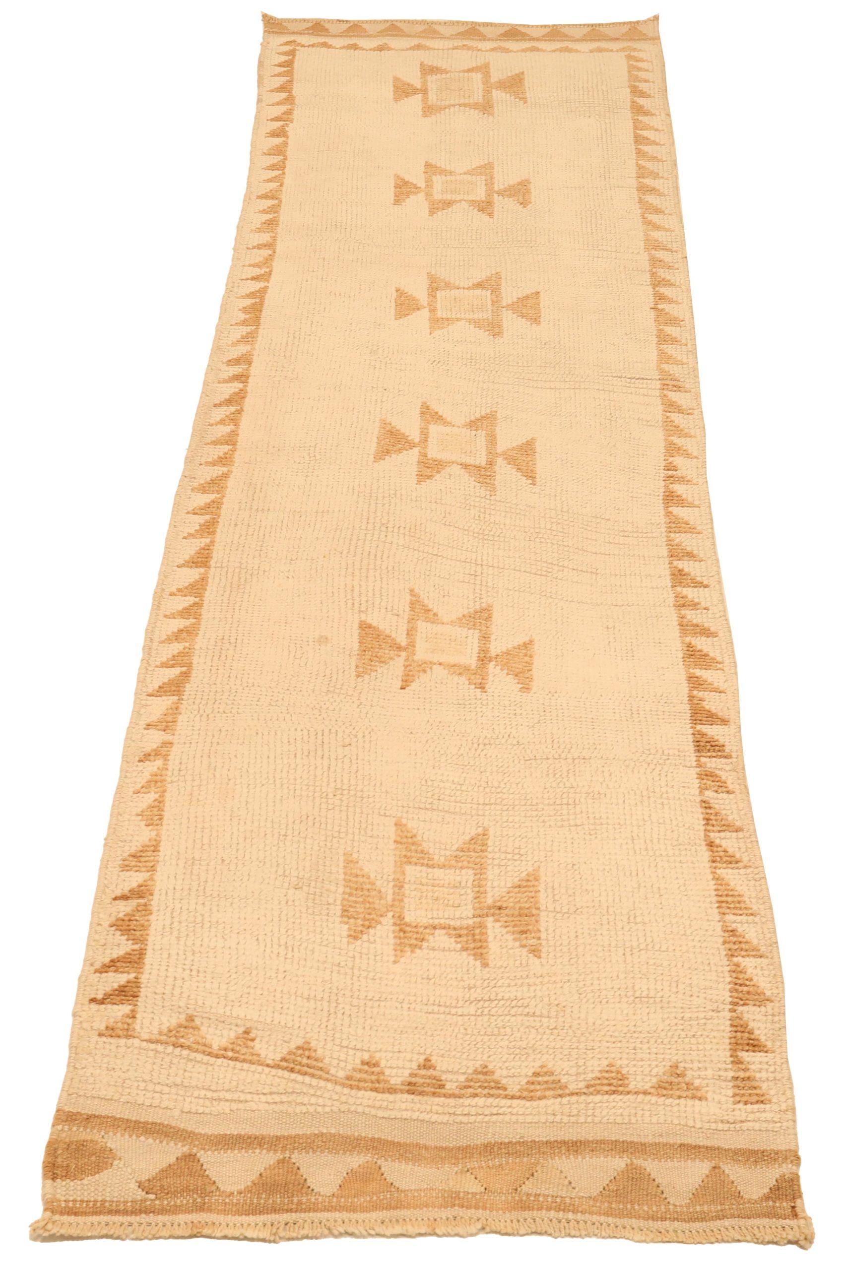 Découvrez l'élégance du tapis de Turquie Anatoly, qui présente un chemin de roulement de Circa 1940. Conçu avec de la laine et du Design/One, ce design exclusif est parfait pour mettre en valeur votre espace.