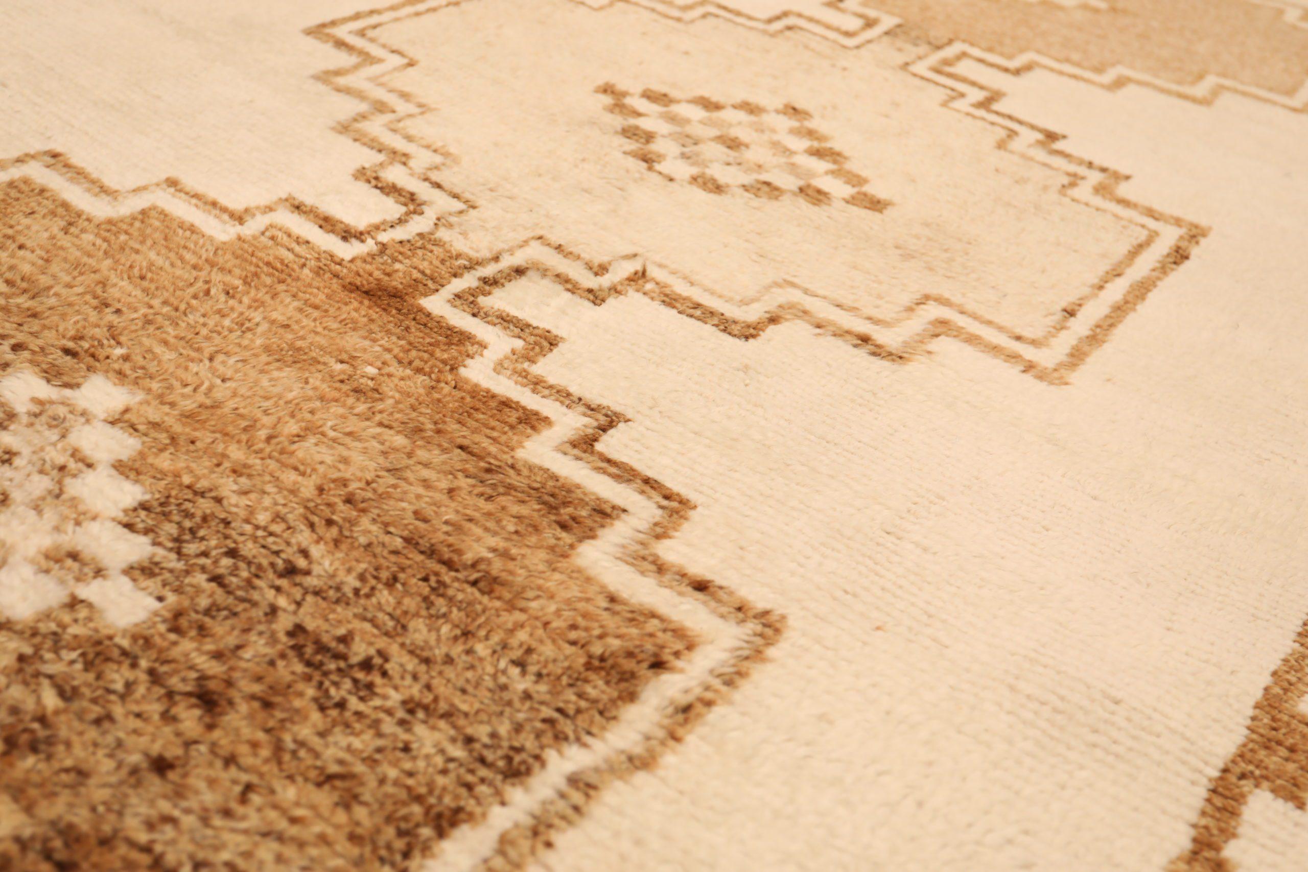 Turkish Turkey Anatoly Runner Rug - Wool Brown Ivory Design - 93358 For Sale
