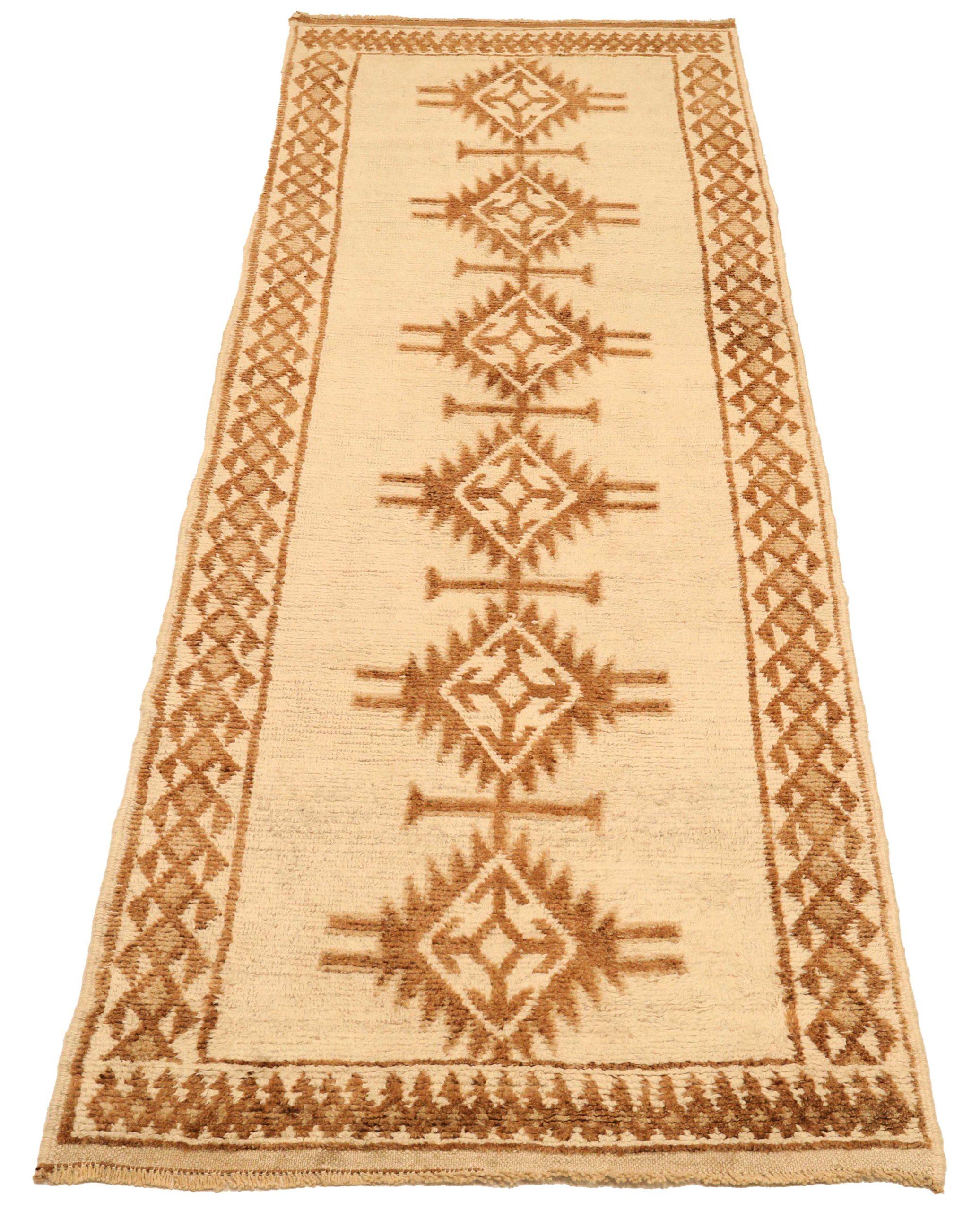 Entdecken Sie die Eleganz von Turkey Anatoly mit dem Läufer Circa 1940. Dieses exklusive Design aus Wolle und Braun-Elfenbein ist perfekt, um Ihren Raum zu verschönern.