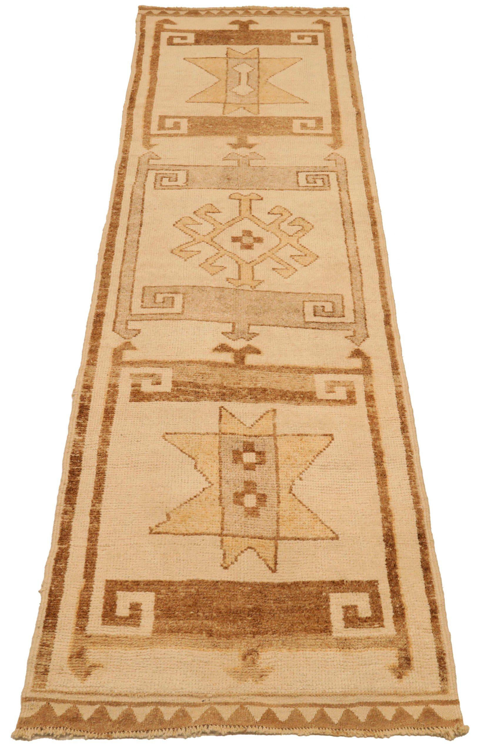 Entdecken Sie die Eleganz von Turkey Anatoly mit dem Läufer Circa 1940. Dieses exklusive Design aus Wolle und Braun-Elfenbein ist perfekt, um Ihren Raum zu verschönern.