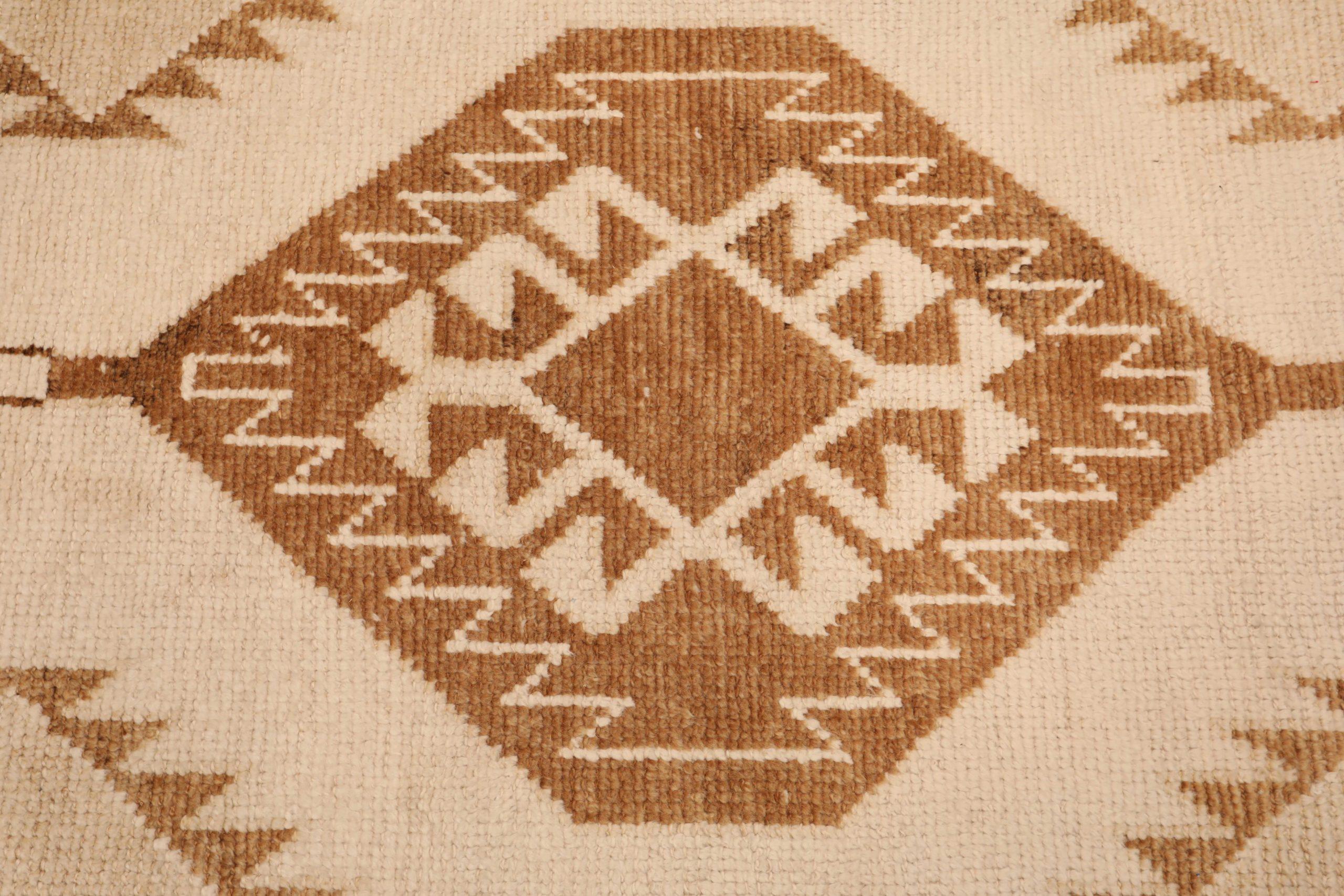 20th Century Turkey Anatoly Runner Rug - Wool Brown Ivory Design - 93381 For Sale