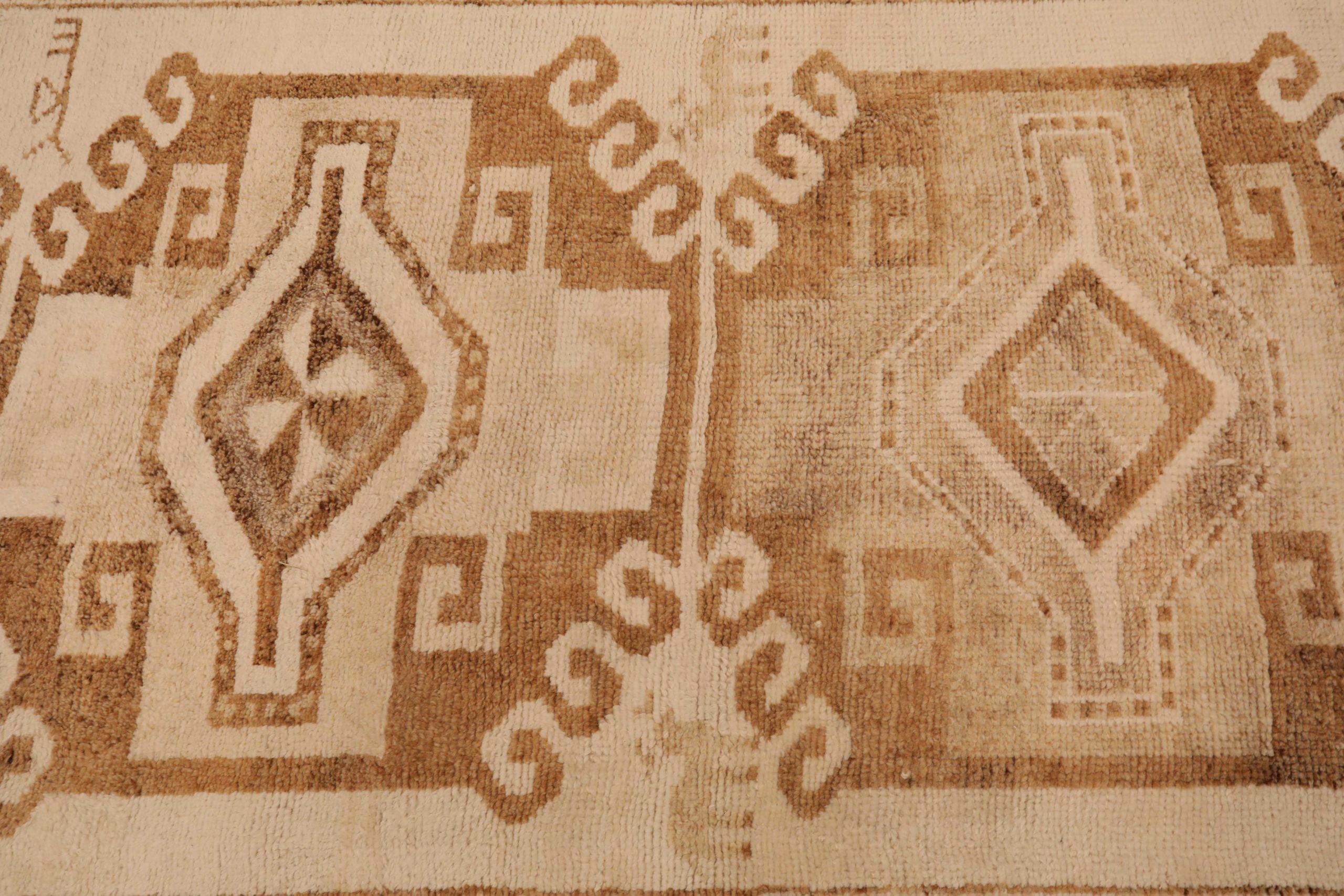 20th Century Turkey Anatoly Runner Rug - Wool Brown Ivory Design - 93384 For Sale
