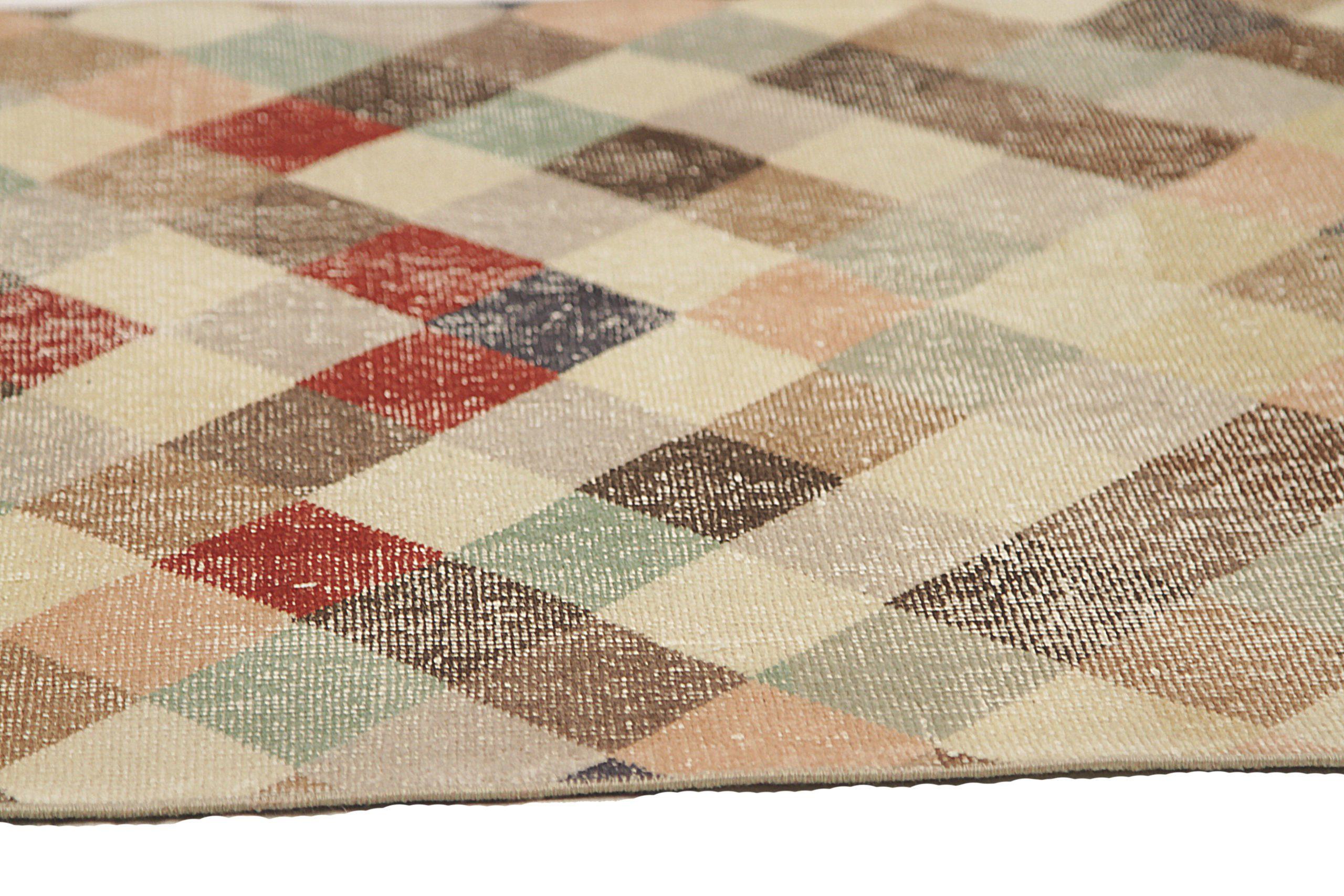 Turkey Anatoly Small Rug Circa 1940 - Wool Brown Green Ivory Pink Red - 92534 In Excellent Condition For Sale In Dallas, TX