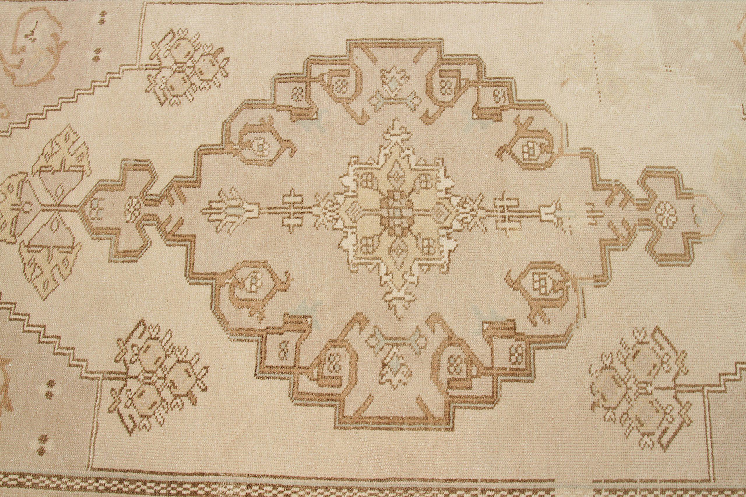 Türkei Anatoly Small Rug CIRCA 1940 - Wolle Braun Elfenbein Design - 92513 (20. Jahrhundert) im Angebot